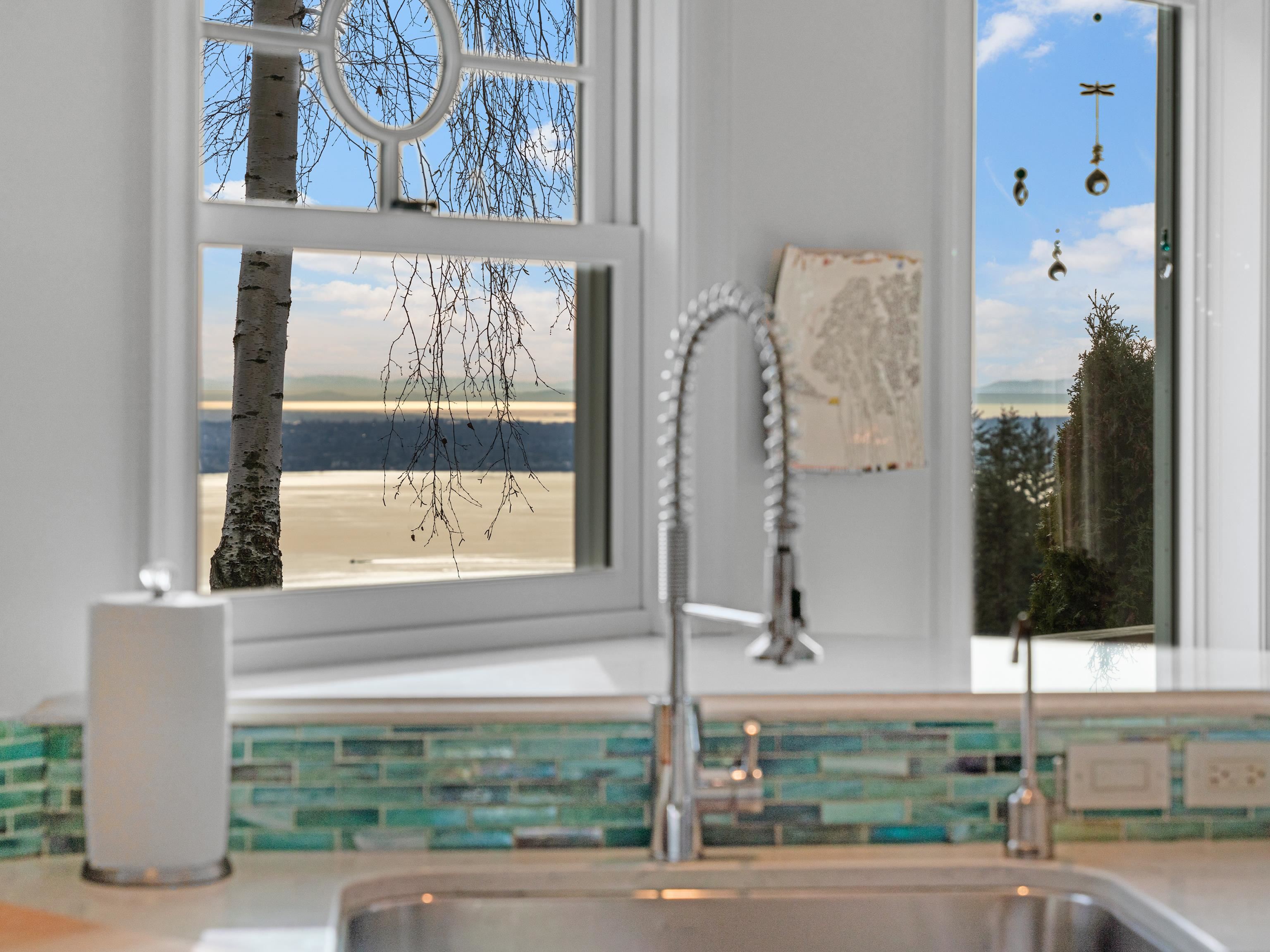 Listing image of 1370 WHITBY ROAD