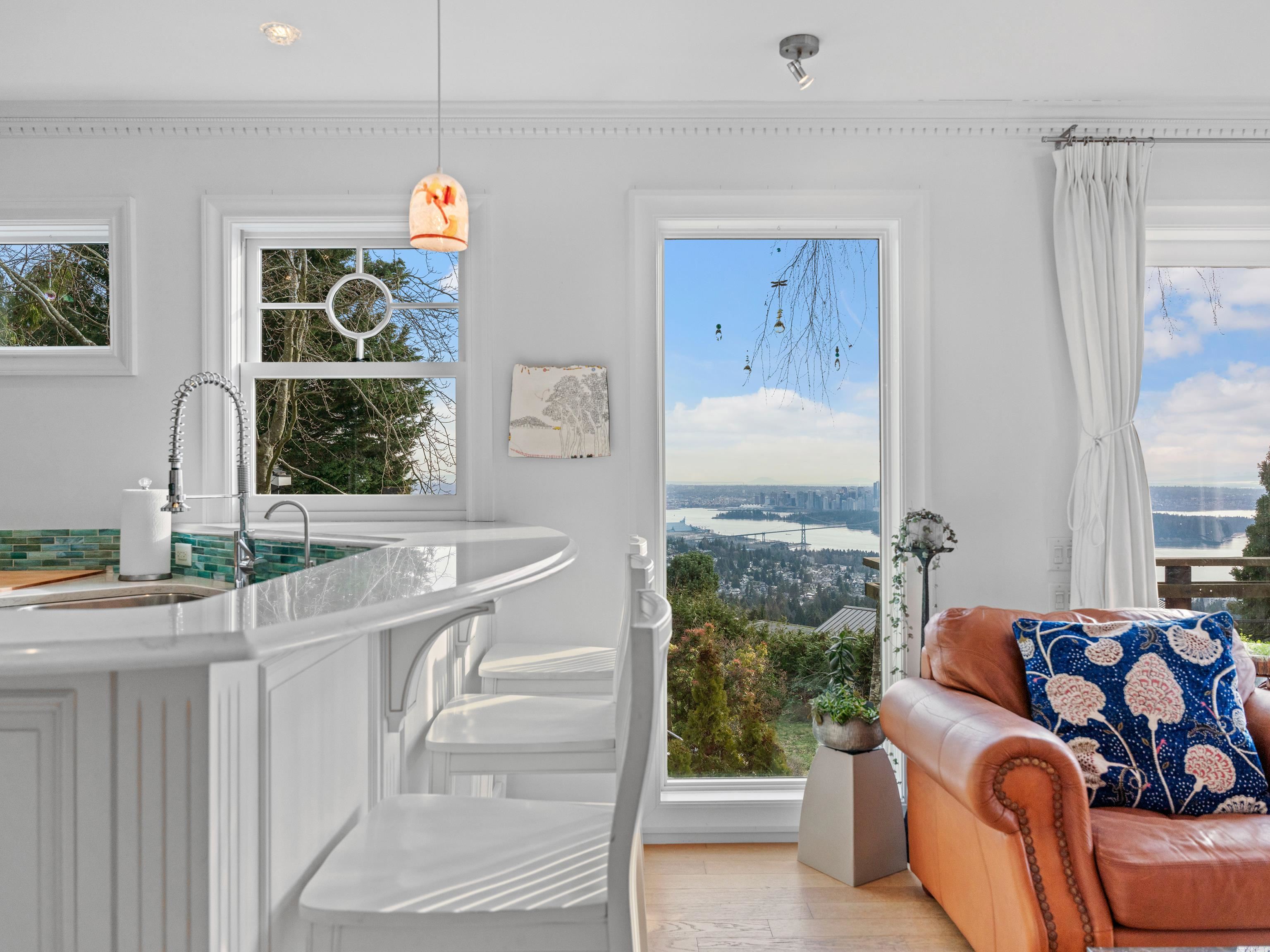 Listing image of 1370 WHITBY ROAD
