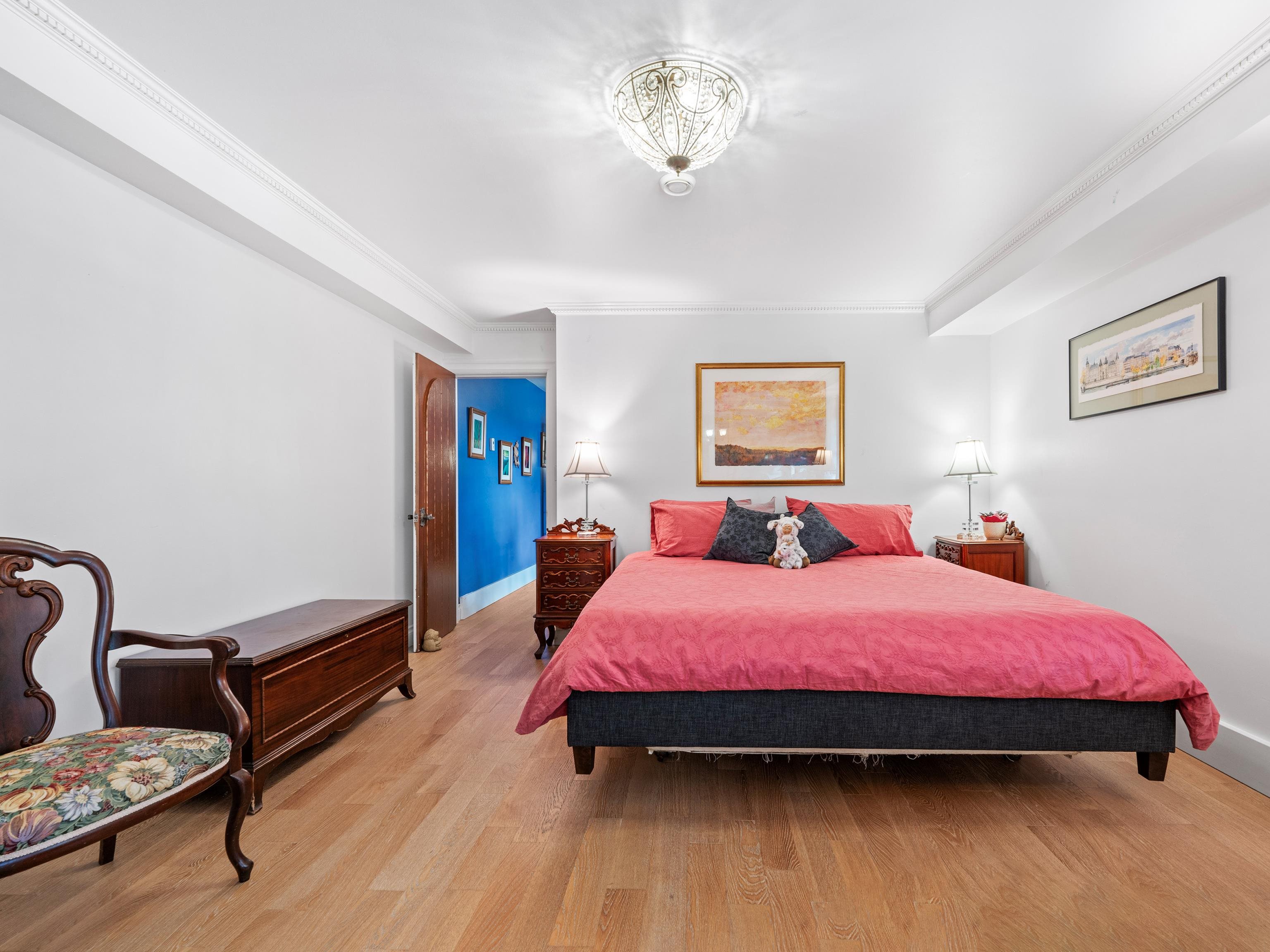 Listing image of 1370 WHITBY ROAD