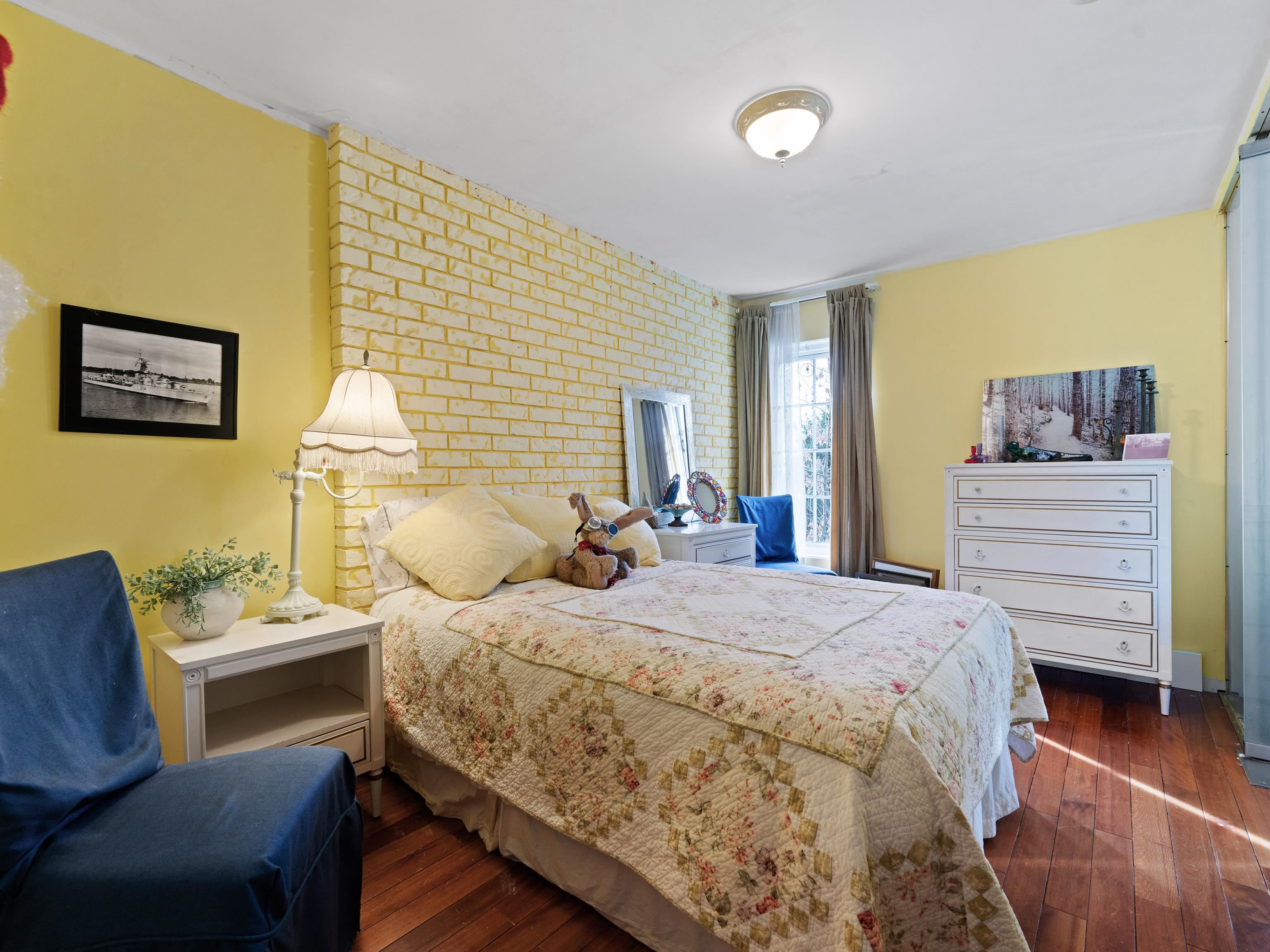 Listing image of 1370 WHITBY ROAD