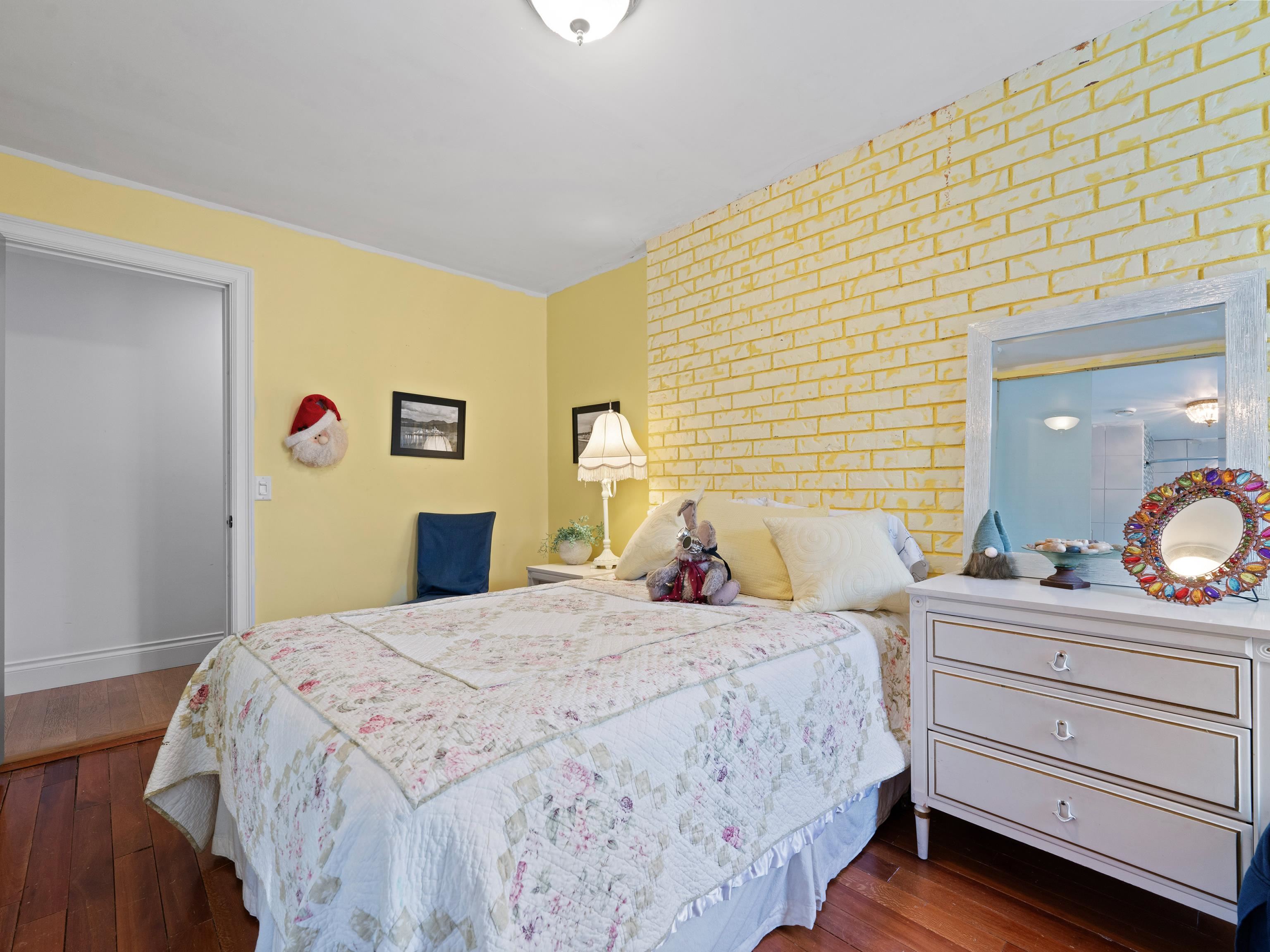 Listing image of 1370 WHITBY ROAD