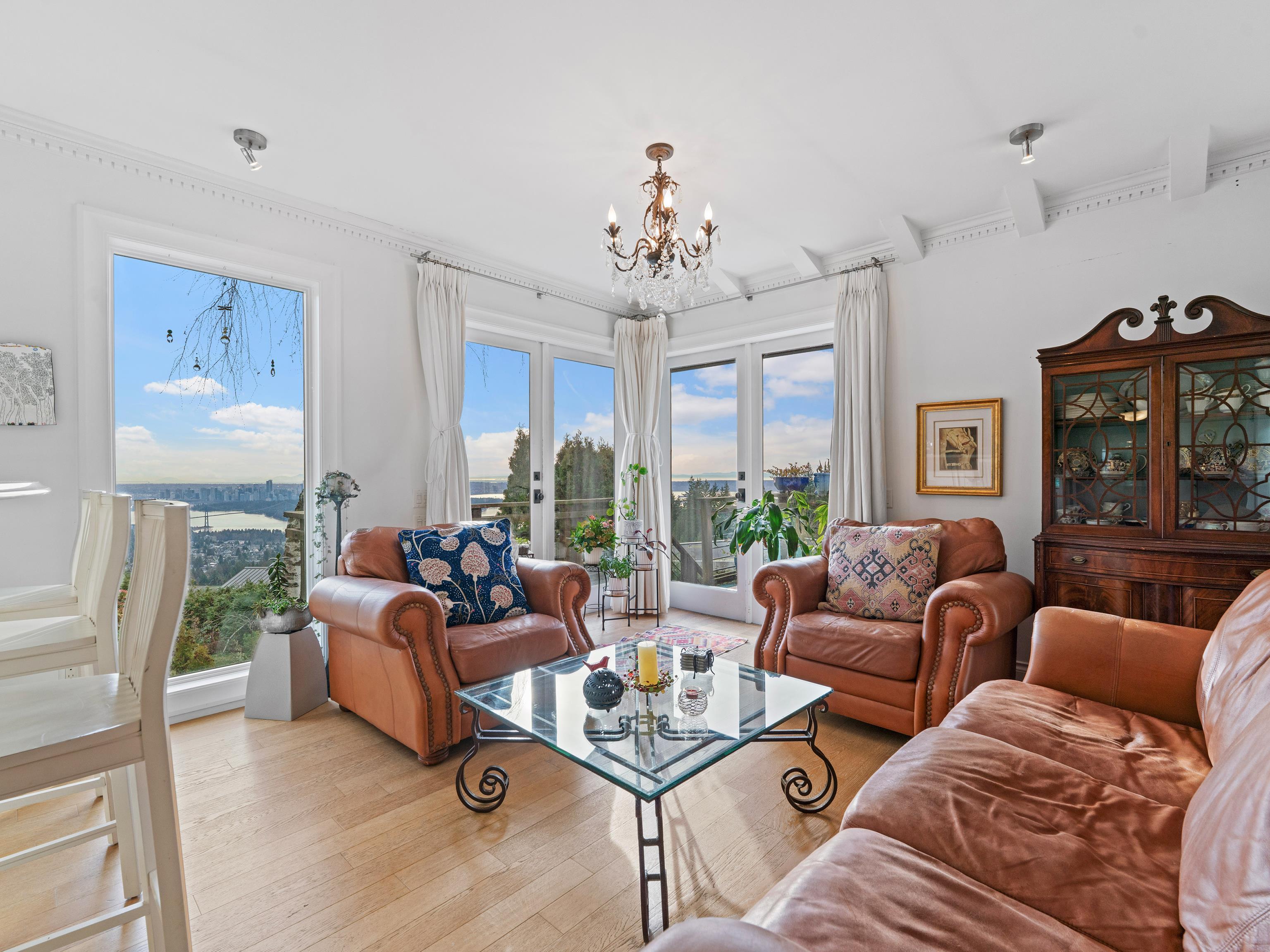 Listing image of 1370 WHITBY ROAD