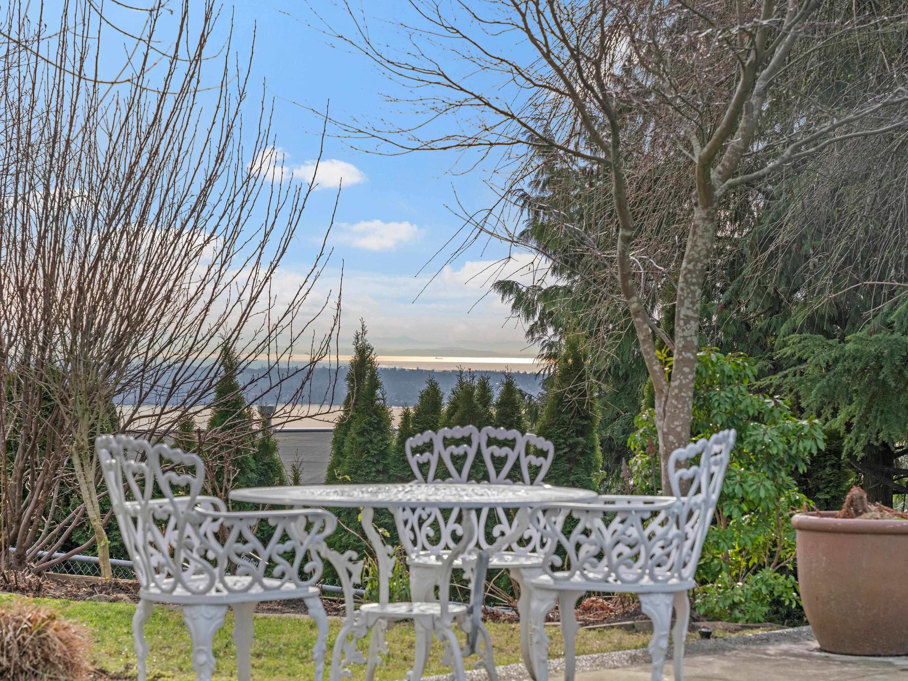 Listing image of 1370 WHITBY ROAD
