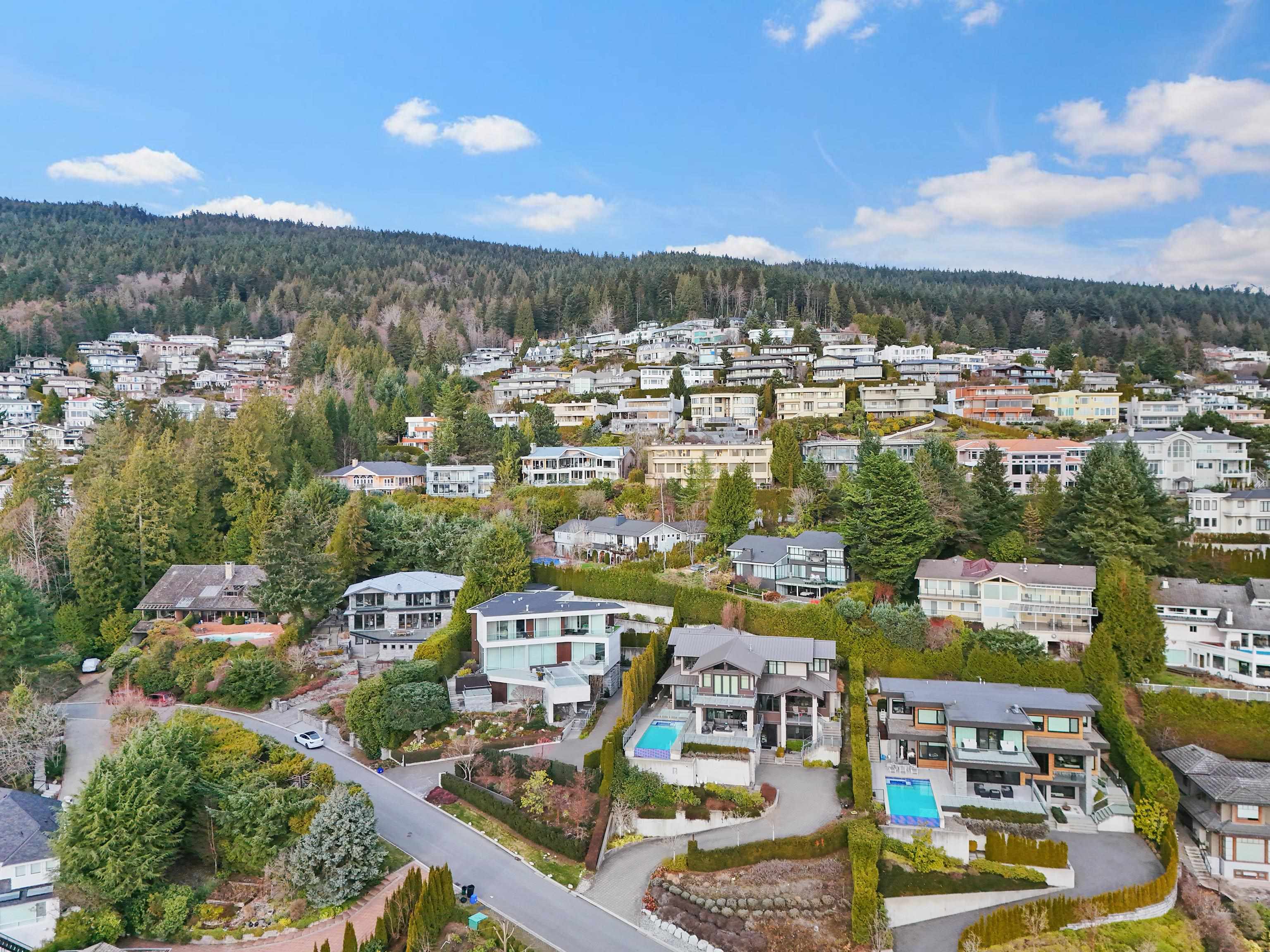 Listing image of 1370 WHITBY ROAD