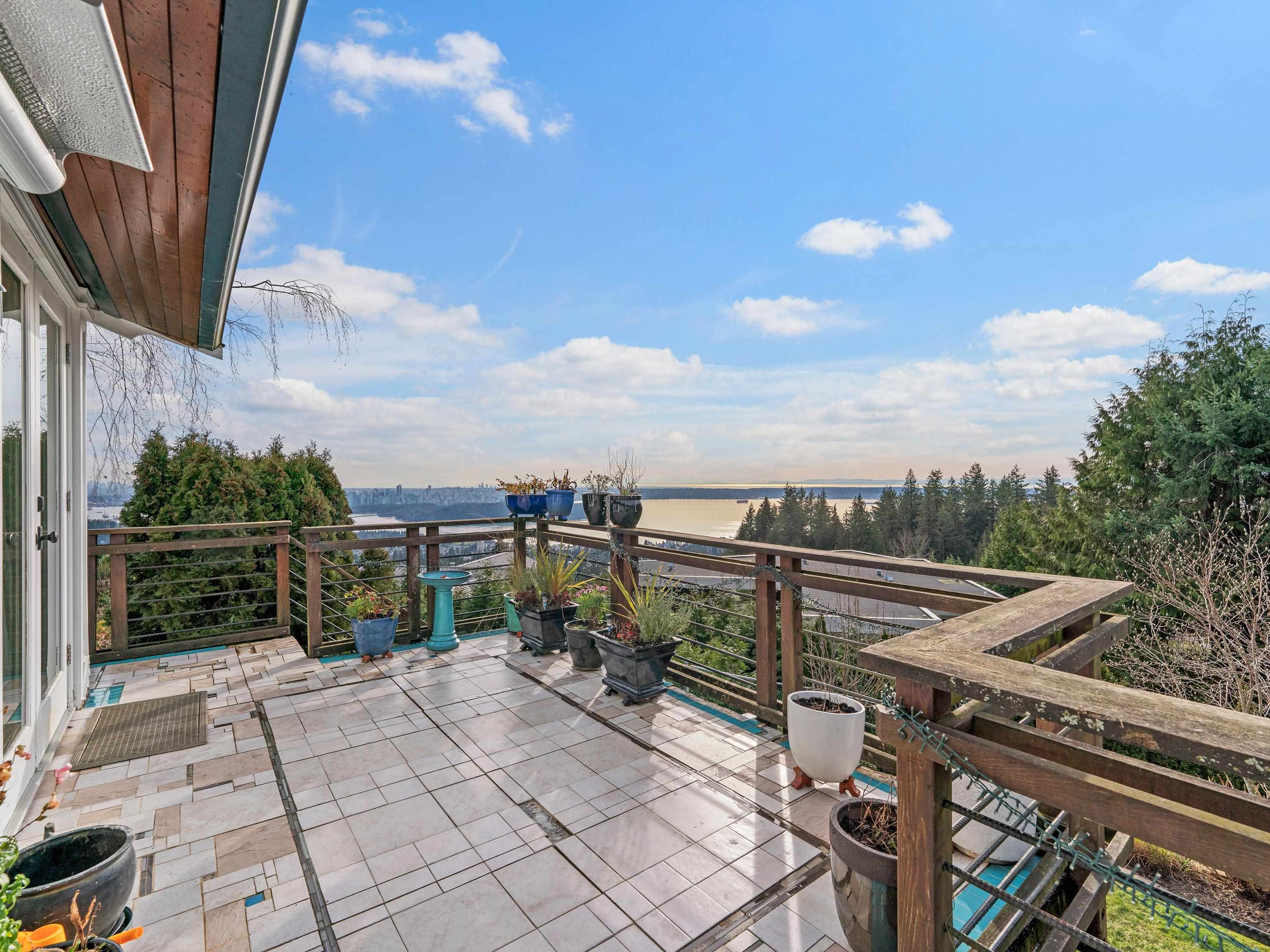 Listing image of 1370 WHITBY ROAD