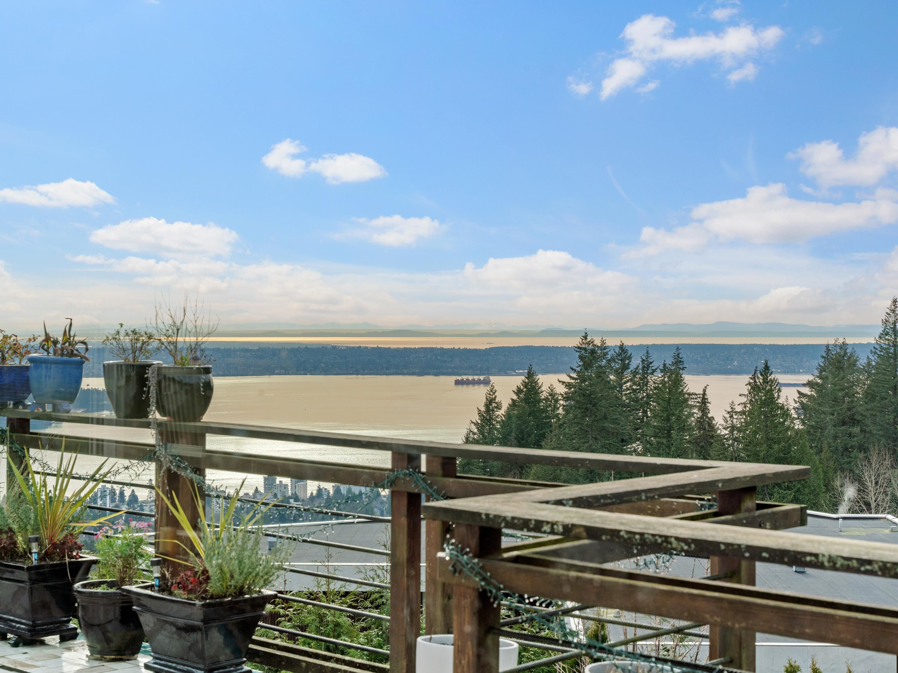 Listing image of 1370 WHITBY ROAD