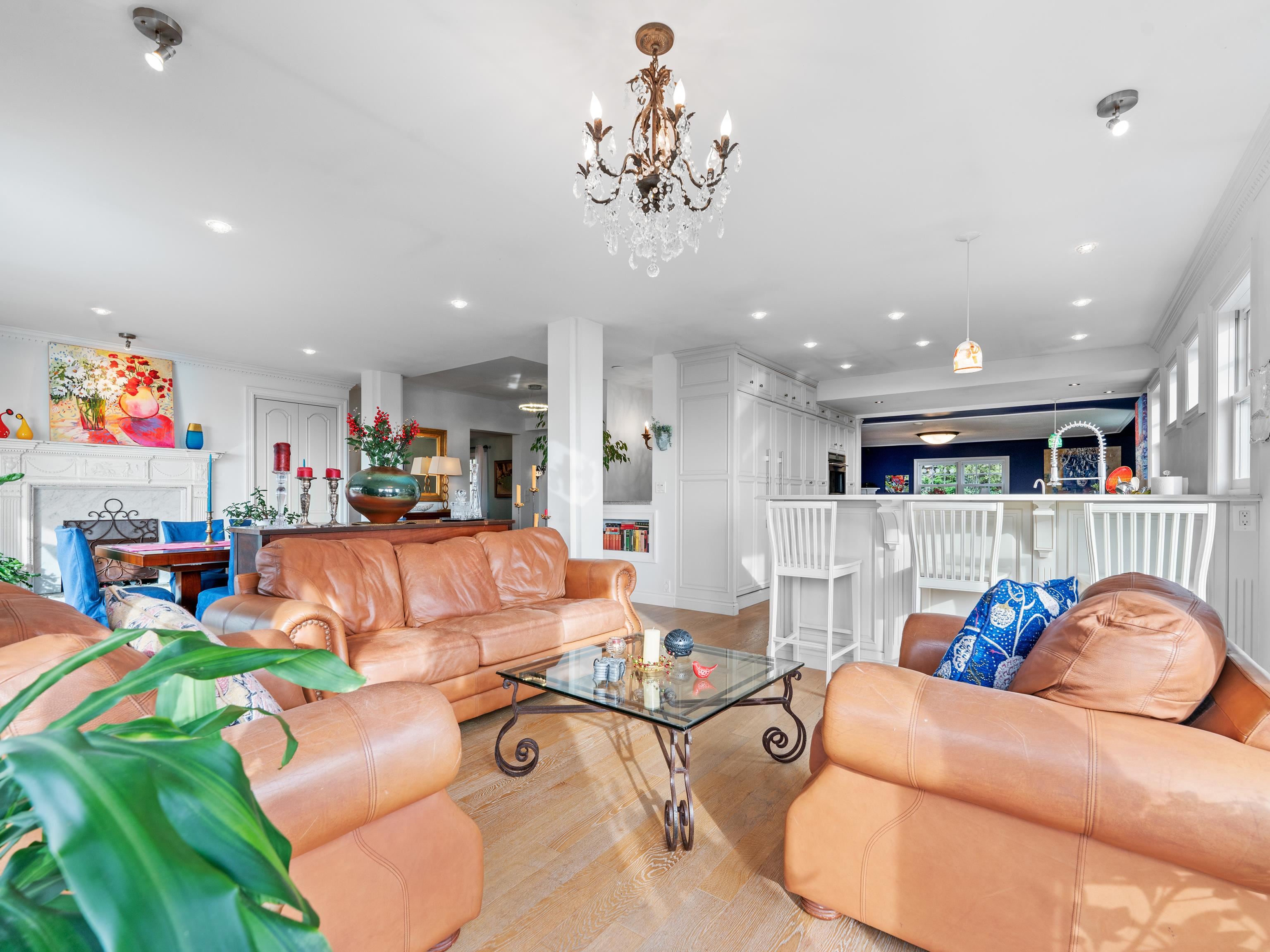 Listing image of 1370 WHITBY ROAD