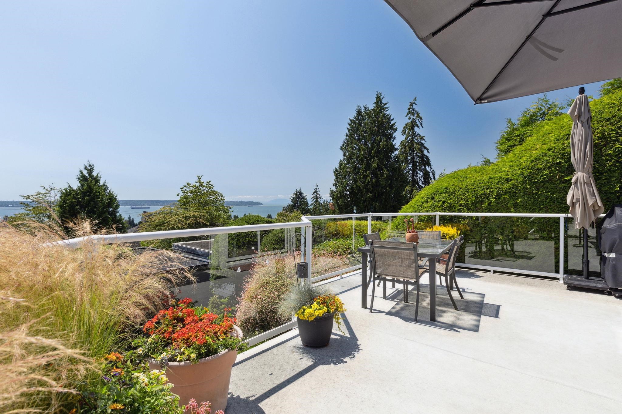 Listing image of 2136 NELSON AVENUE