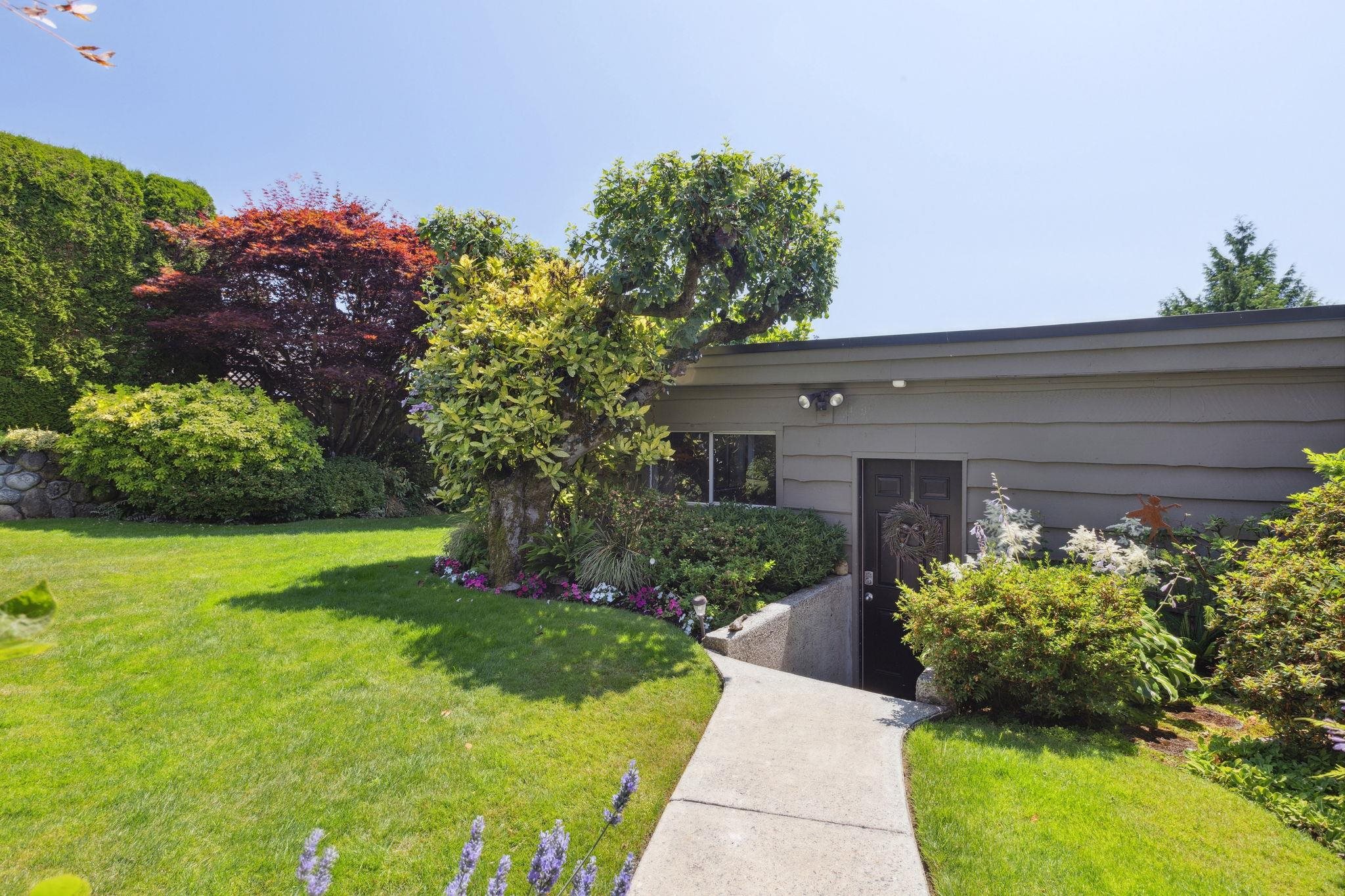 Listing image of 2136 NELSON AVENUE