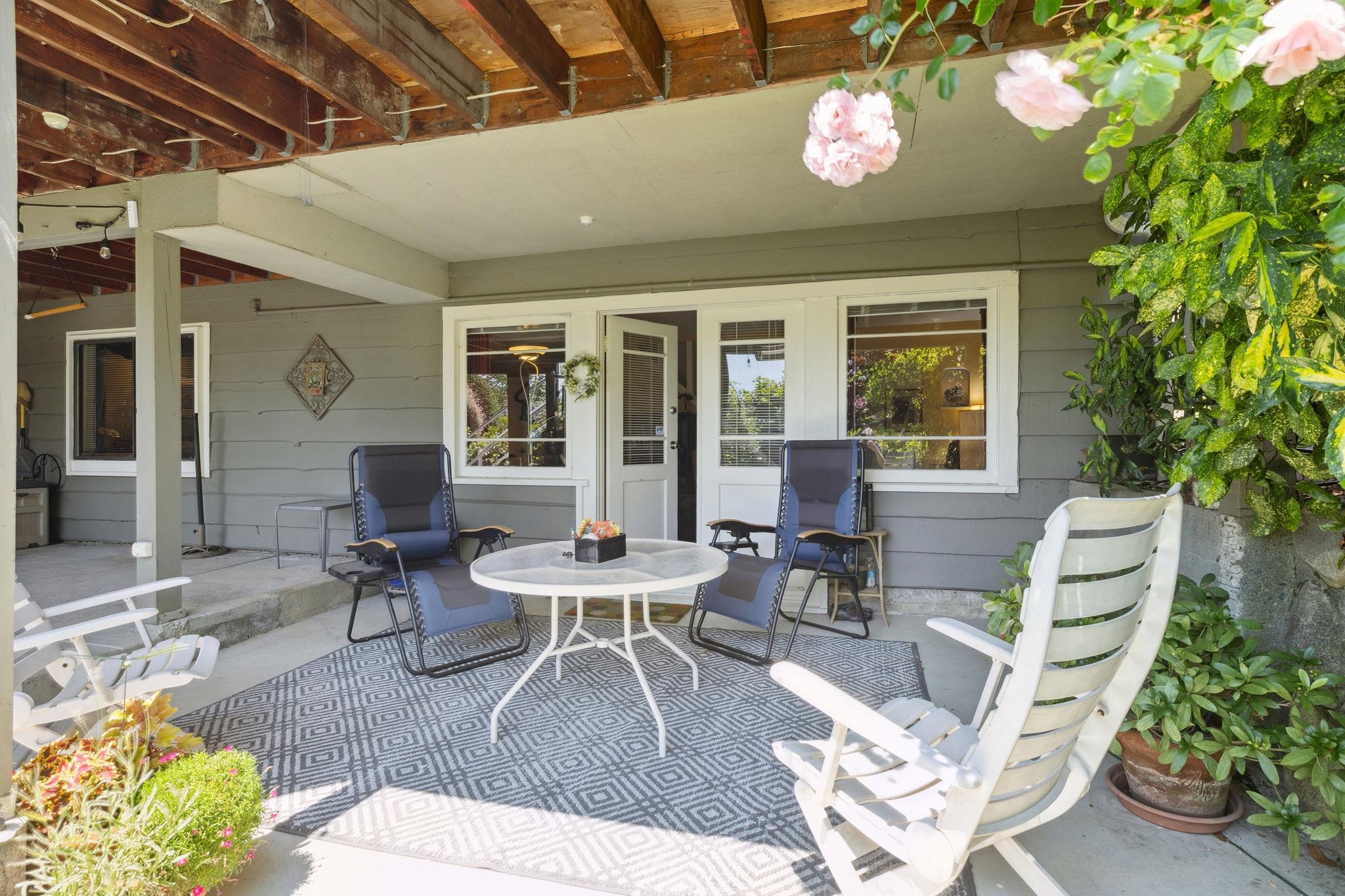Listing image of 2136 NELSON AVENUE