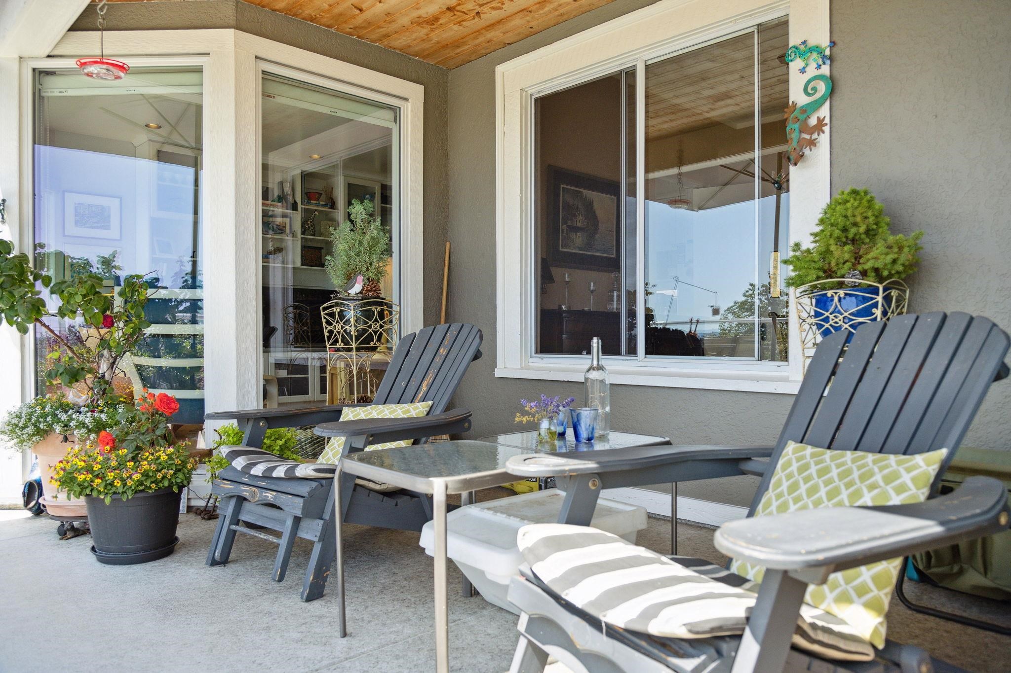 Listing image of 2136 NELSON AVENUE