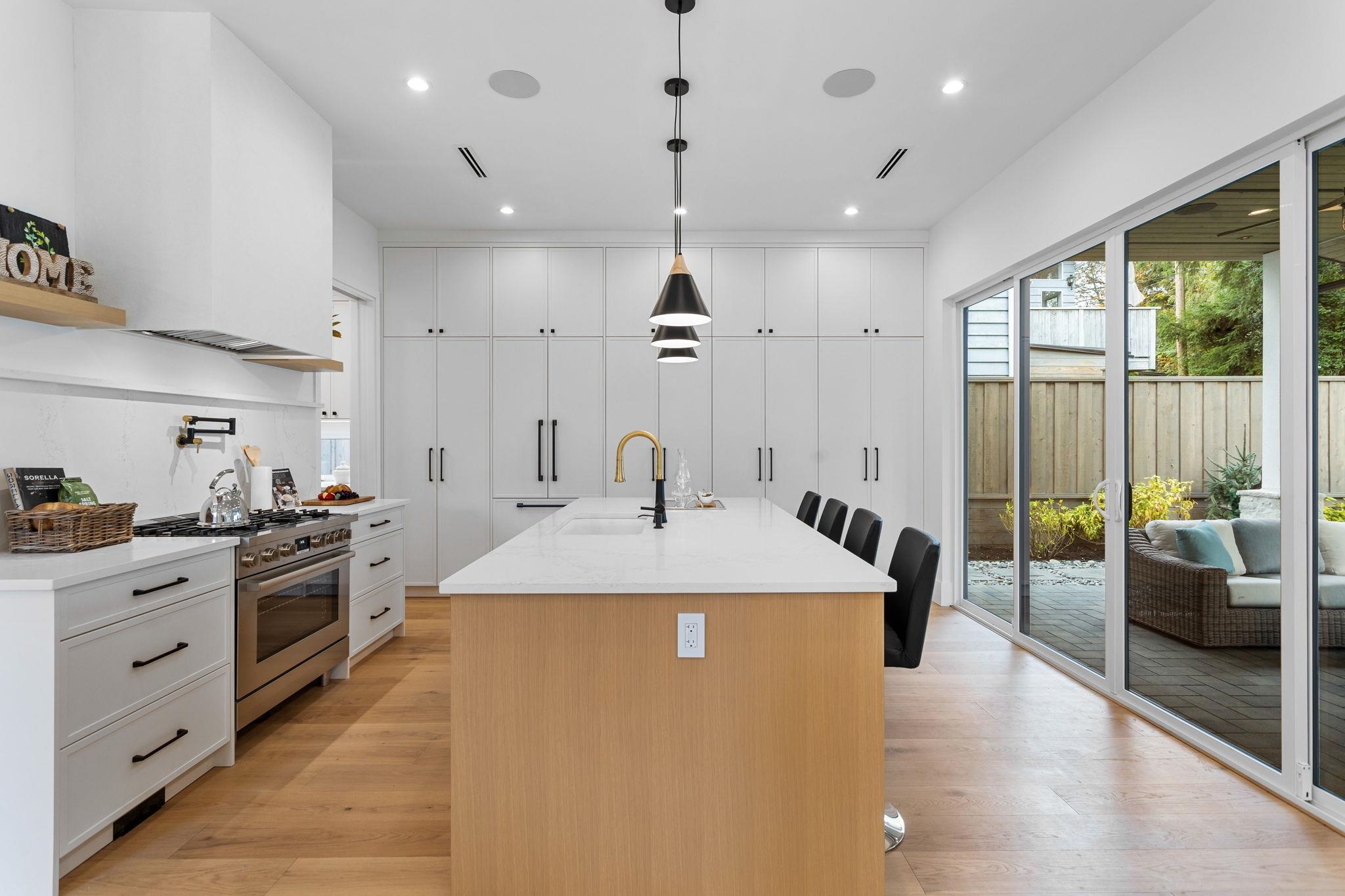Listing image of 1204 GLADSTONE AVENUE