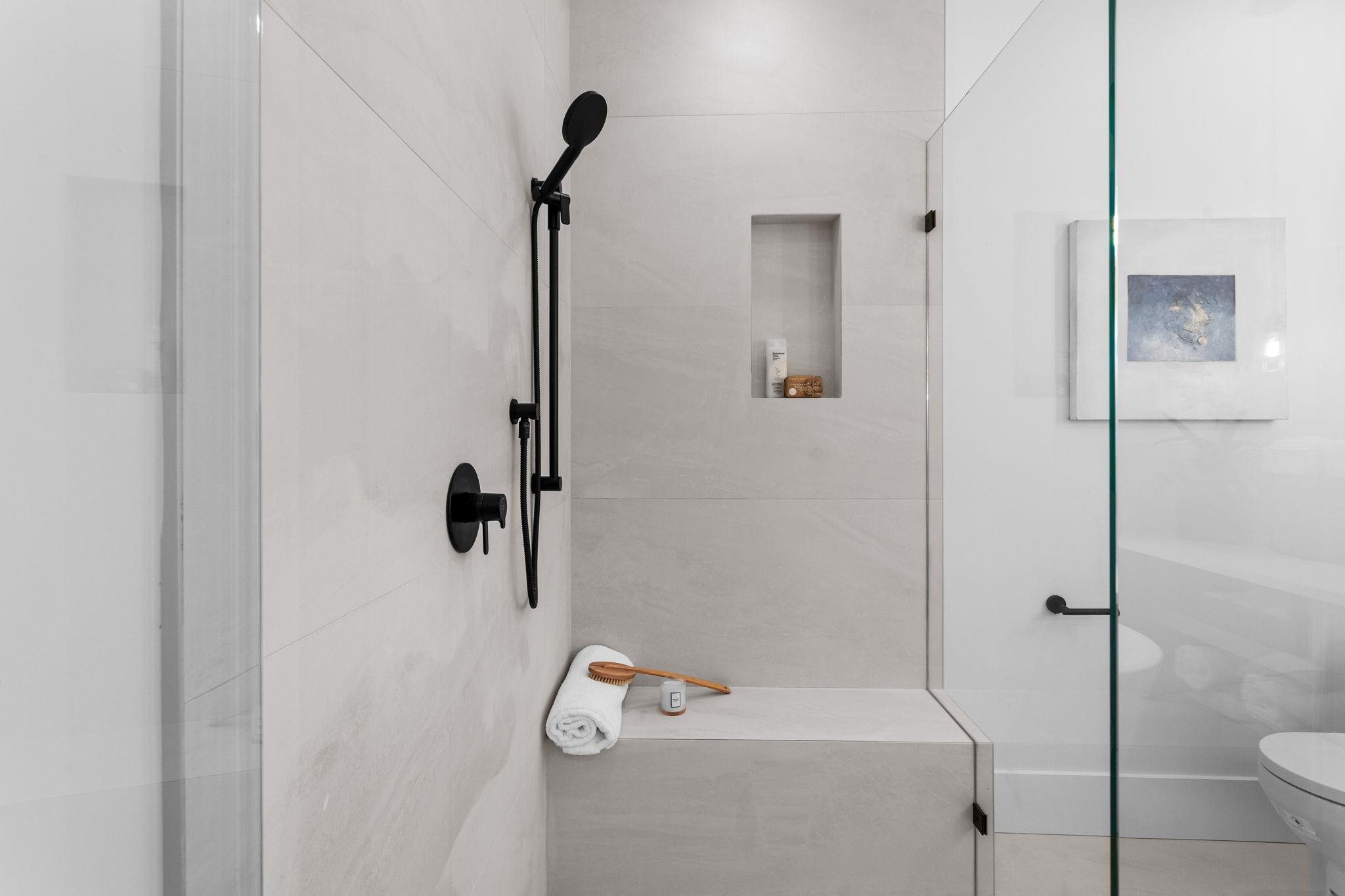 Listing image of 1204 GLADSTONE AVENUE