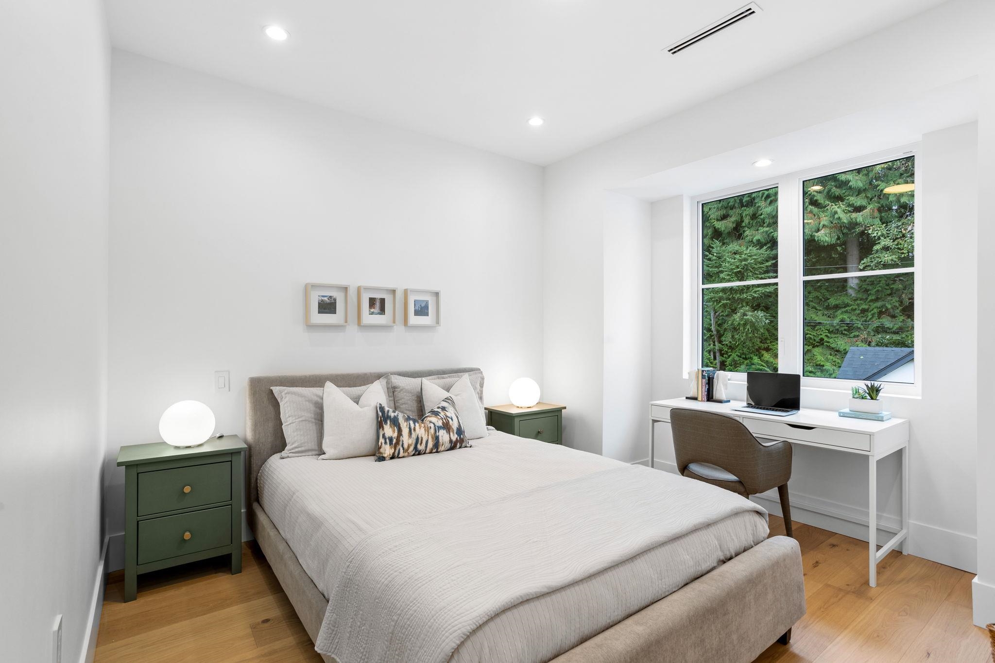 Listing image of 1204 GLADSTONE AVENUE