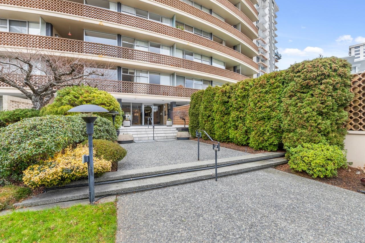 Listing image of 101 2135 ARGYLE AVENUE