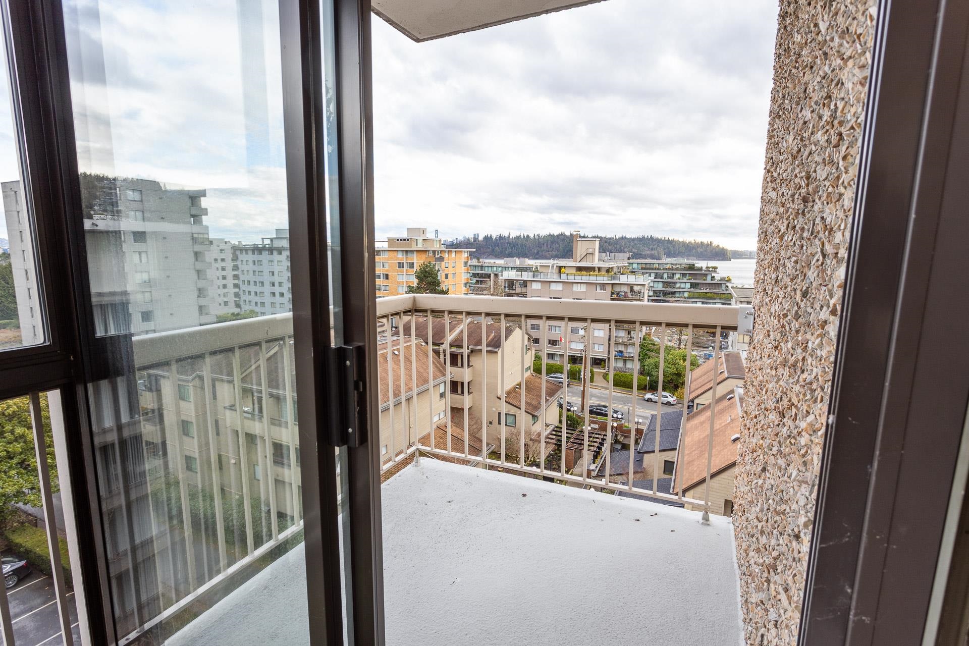 Listing image of 701 1390 DUCHESS AVENUE
