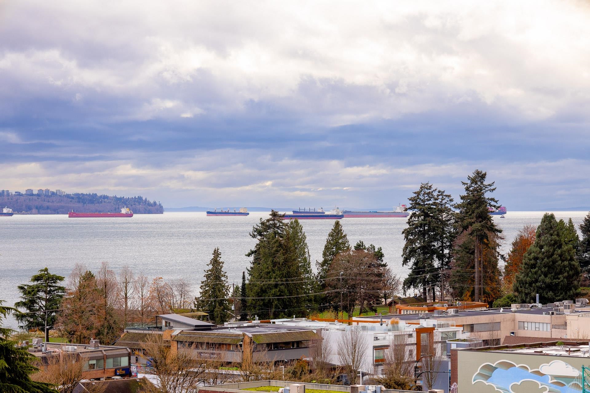 Listing image of 701 1390 DUCHESS AVENUE