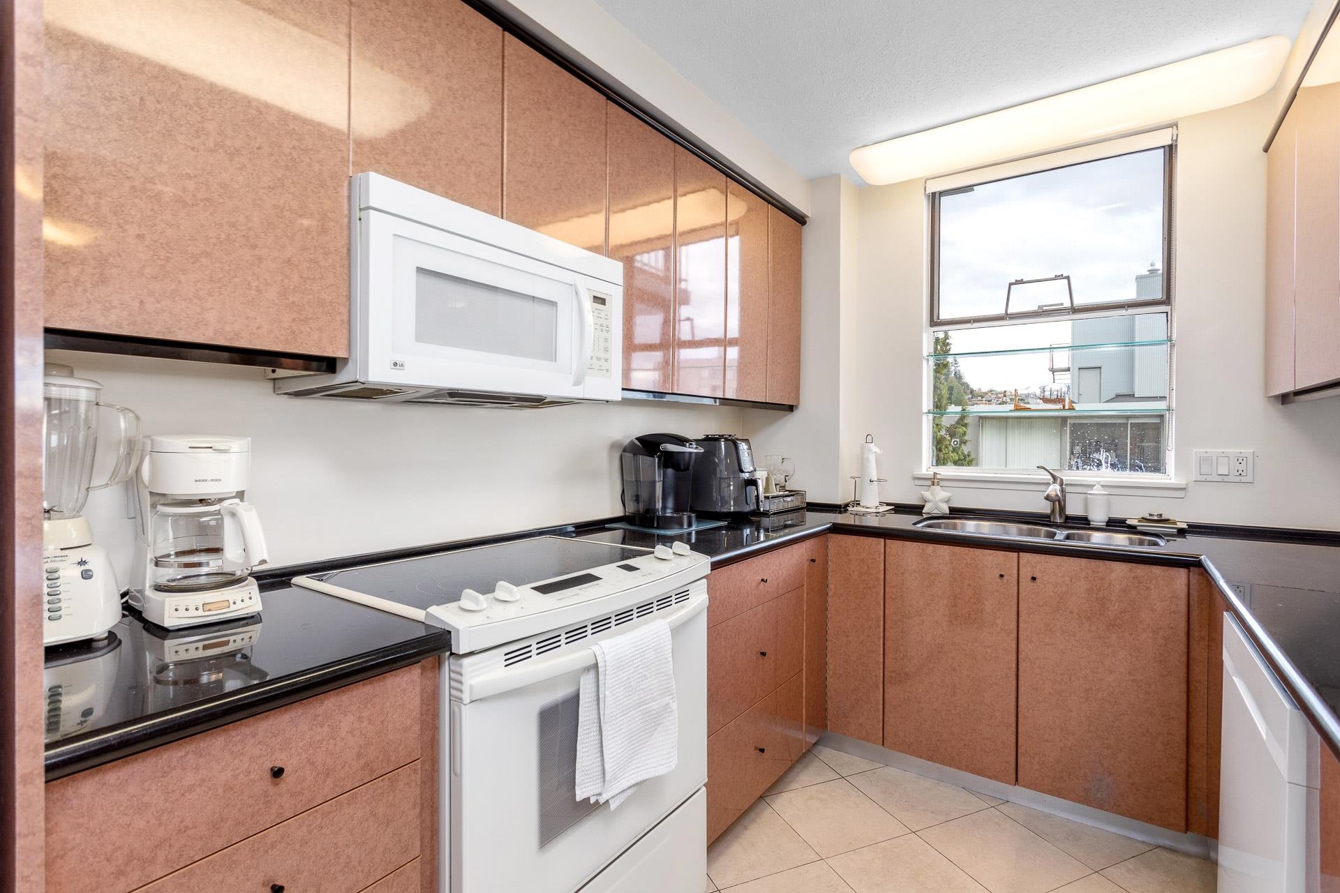 Listing image of 701 1390 DUCHESS AVENUE