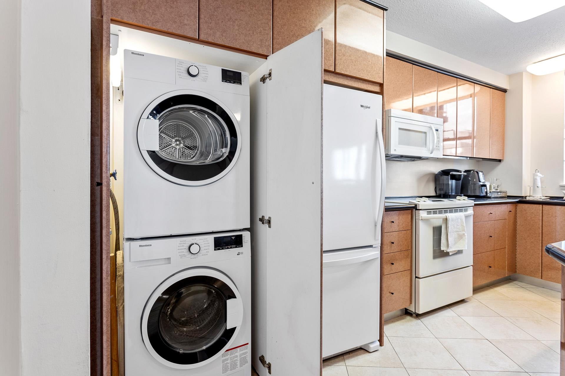 Listing image of 701 1390 DUCHESS AVENUE