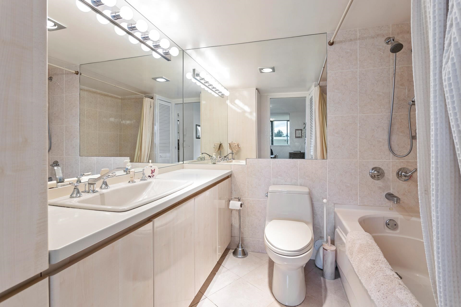 Listing image of 701 1390 DUCHESS AVENUE