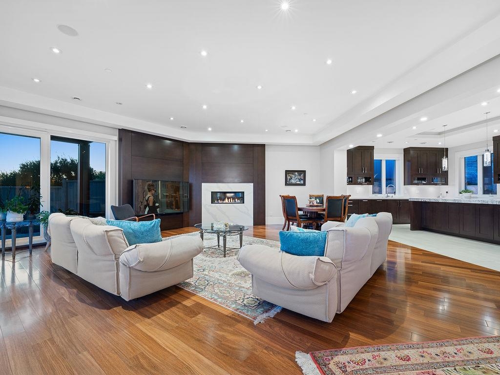 Listing image of 1355 WHITBY ROAD