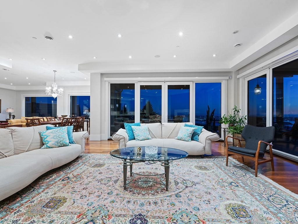 Listing image of 1355 WHITBY ROAD