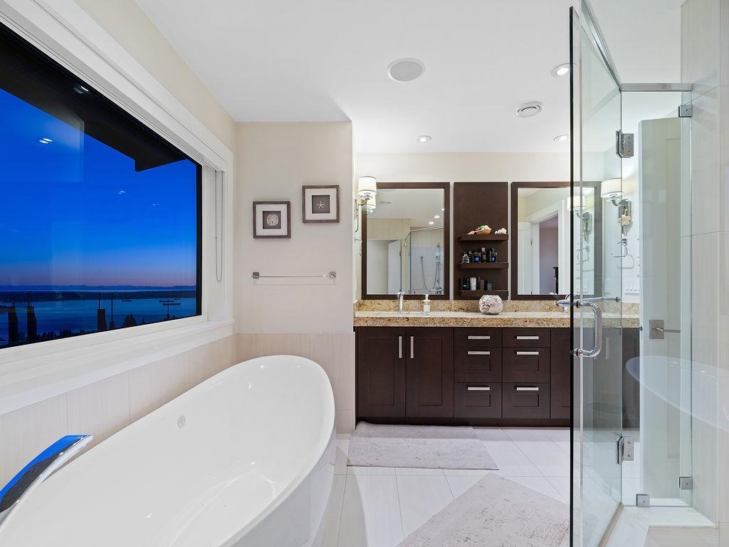 Listing image of 1355 WHITBY ROAD