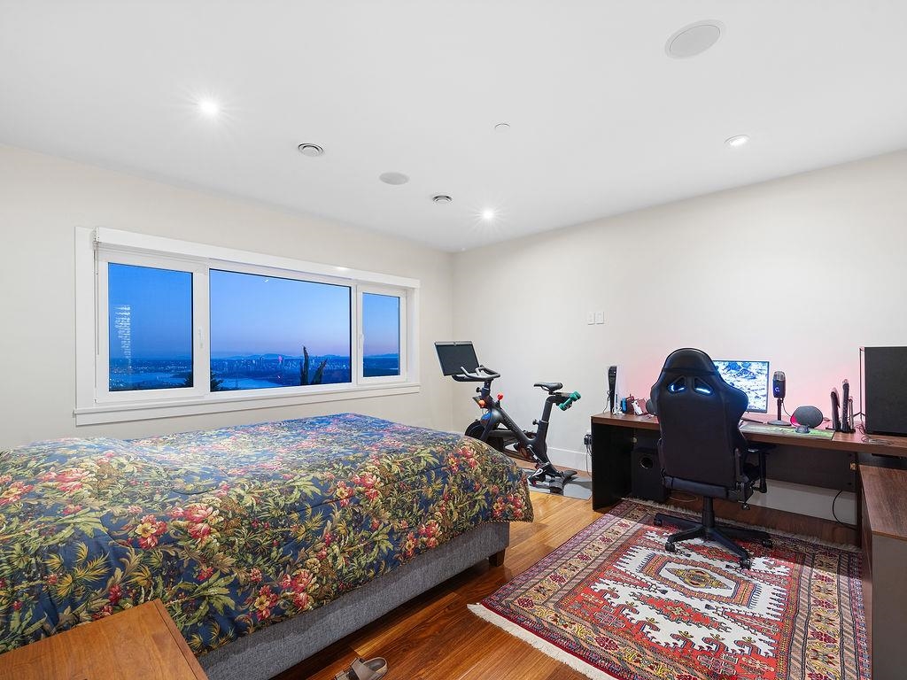 Listing image of 1355 WHITBY ROAD