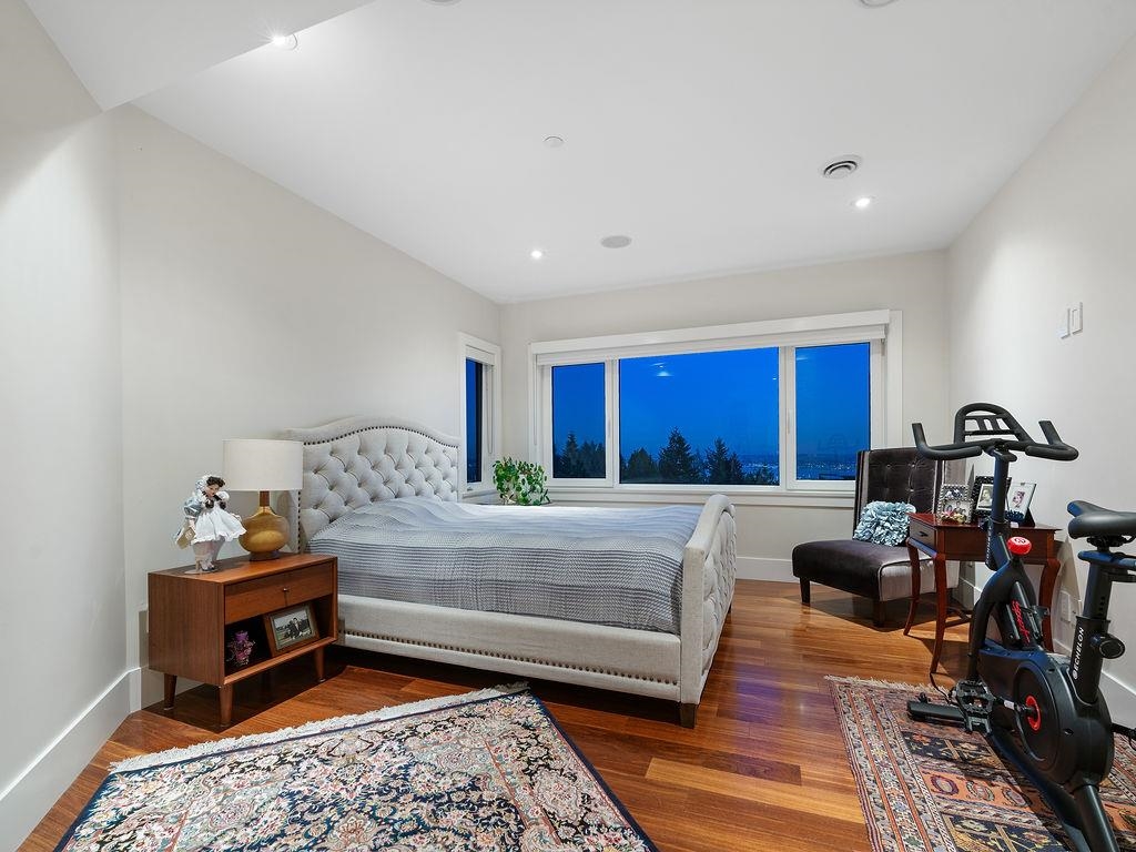 Listing image of 1355 WHITBY ROAD