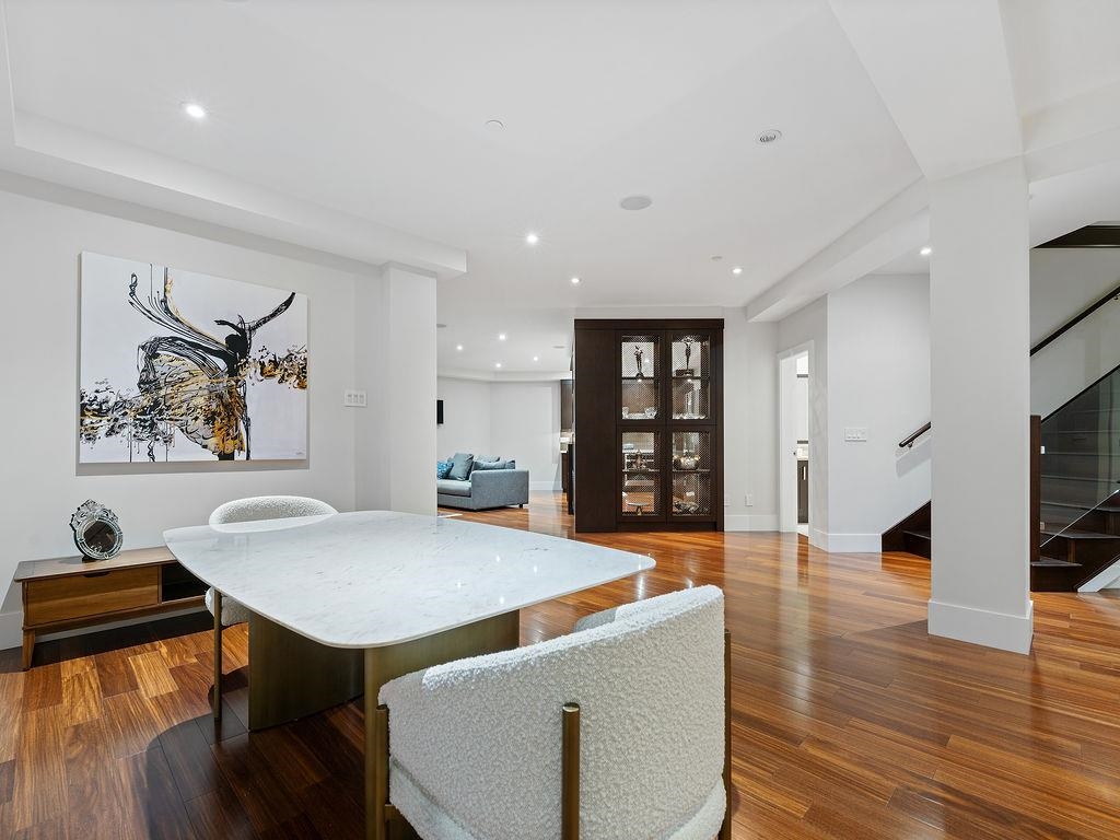 Listing image of 1355 WHITBY ROAD