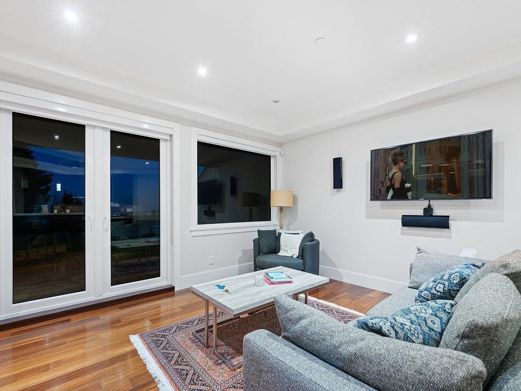Listing image of 1355 WHITBY ROAD