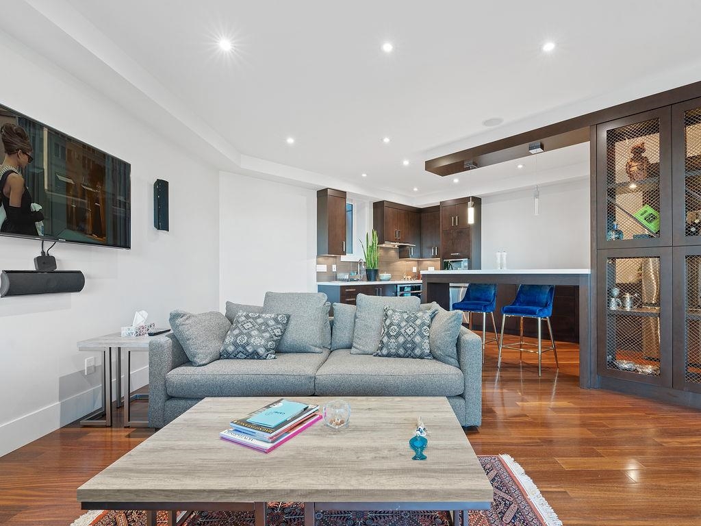 Listing image of 1355 WHITBY ROAD