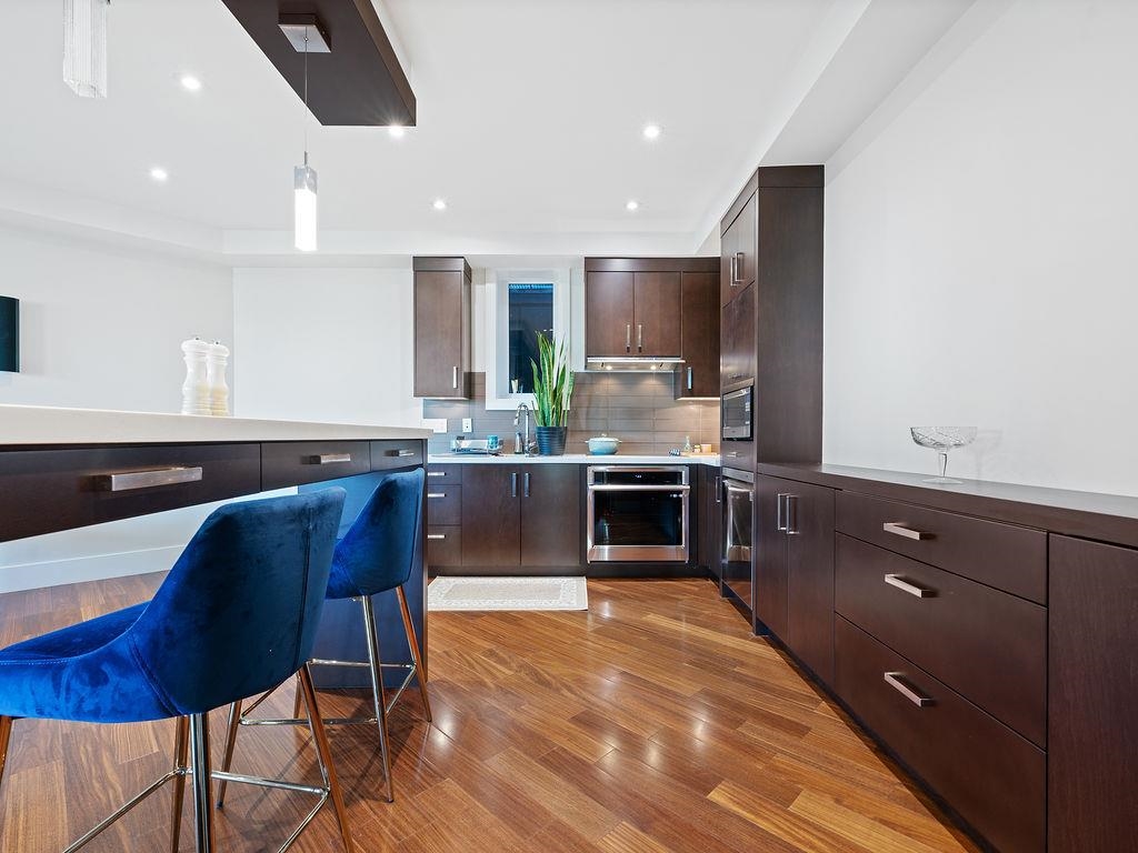 Listing image of 1355 WHITBY ROAD