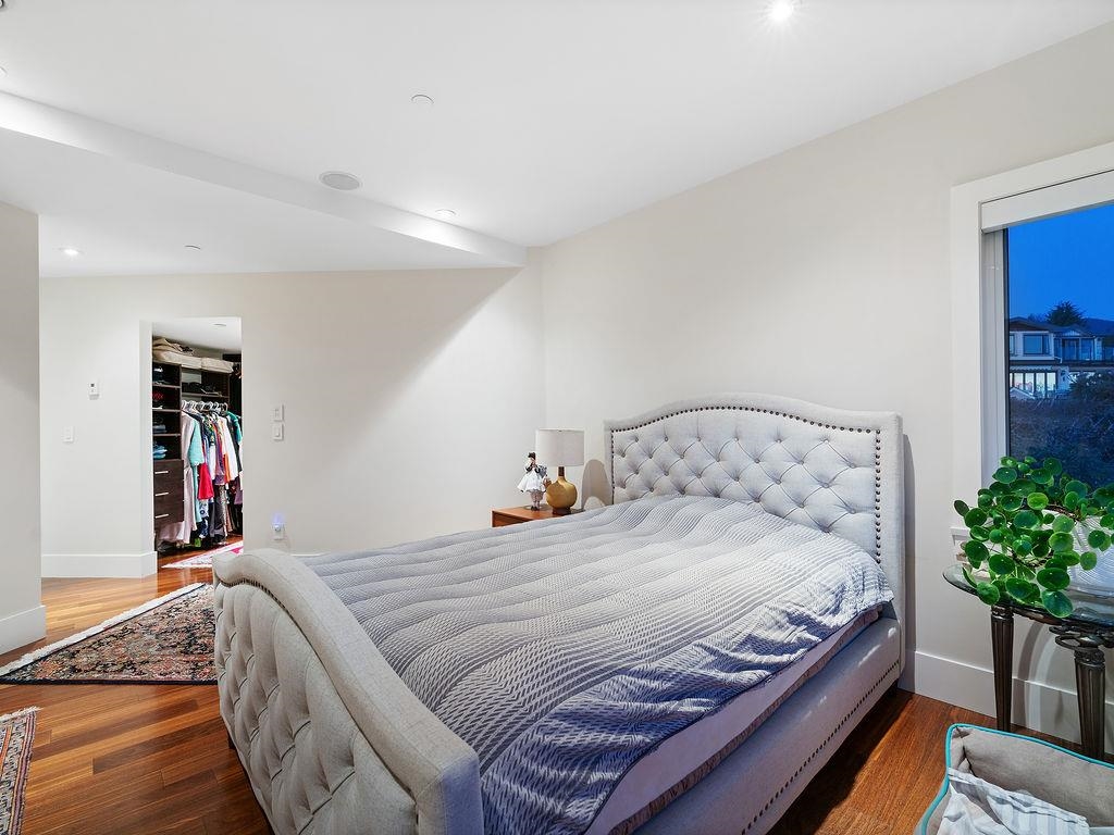 Listing image of 1355 WHITBY ROAD