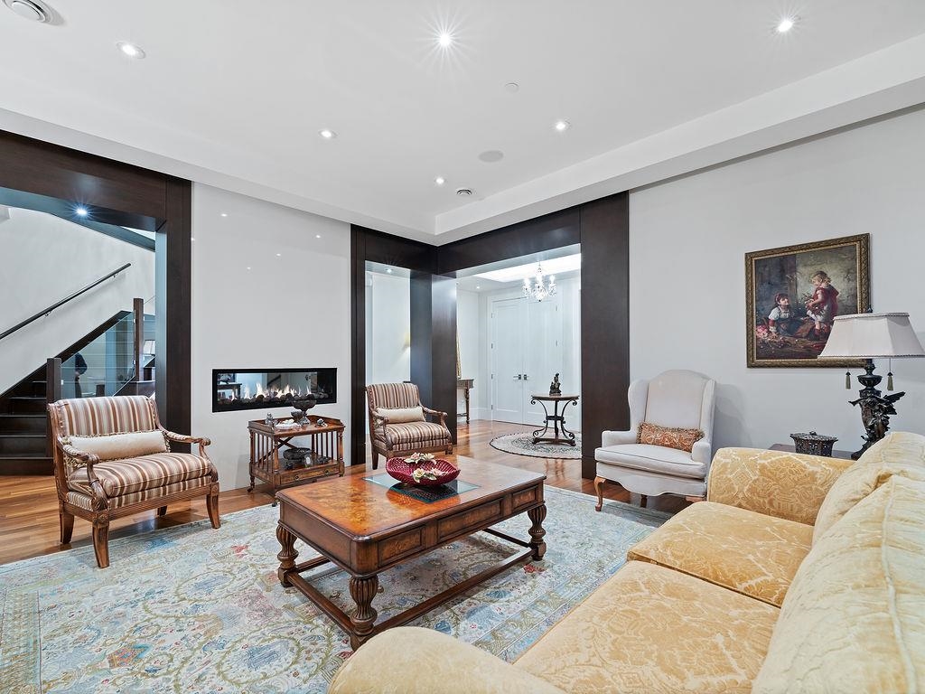 Listing image of 1355 WHITBY ROAD