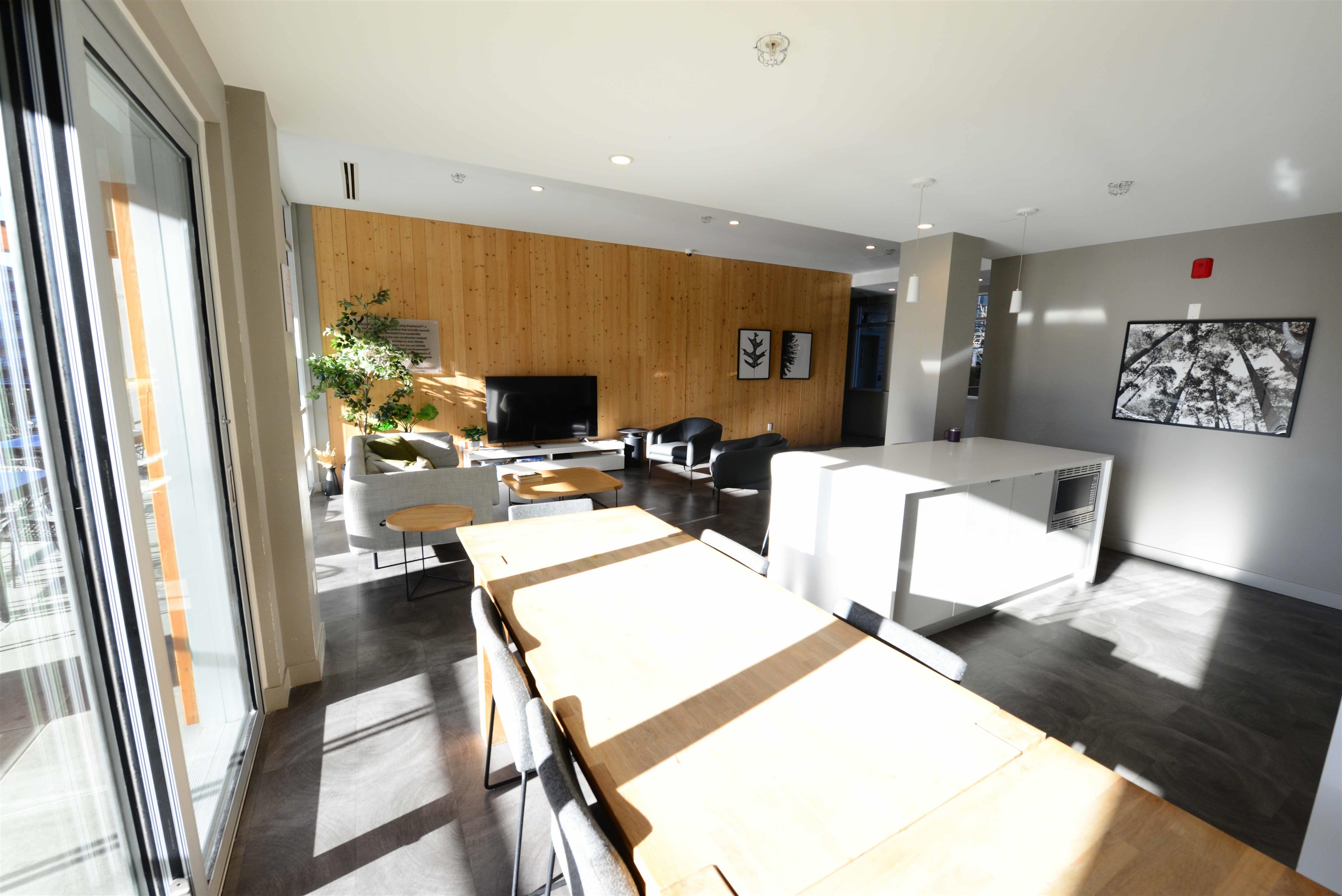 Listing image of 121 108 E 8TH STREET