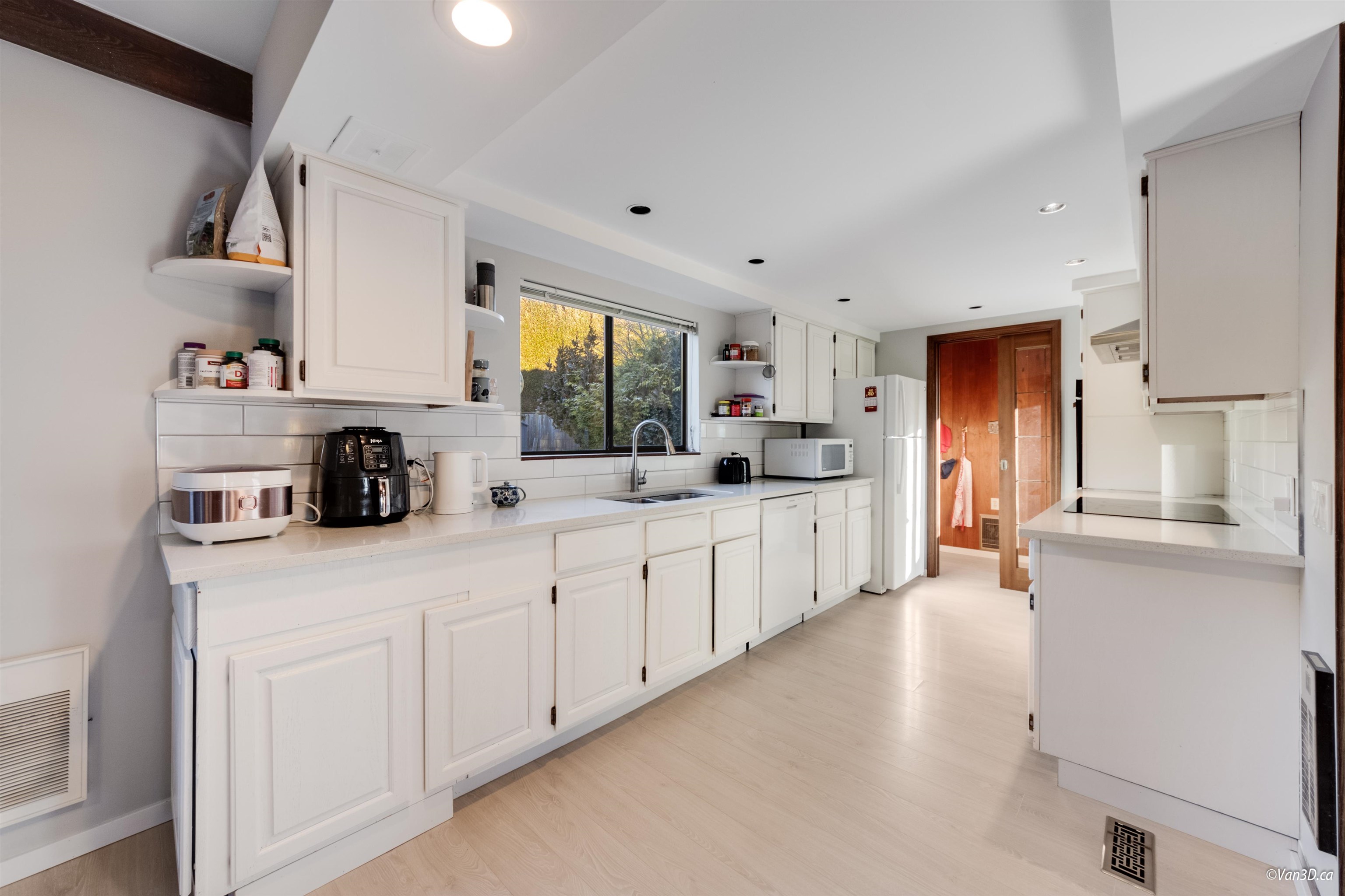 Listing image of 2317 KINGS AVENUE