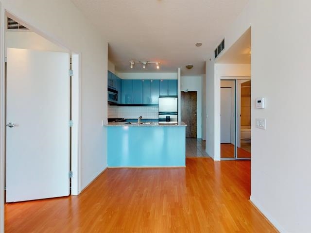 803 138 E ESPLANADE