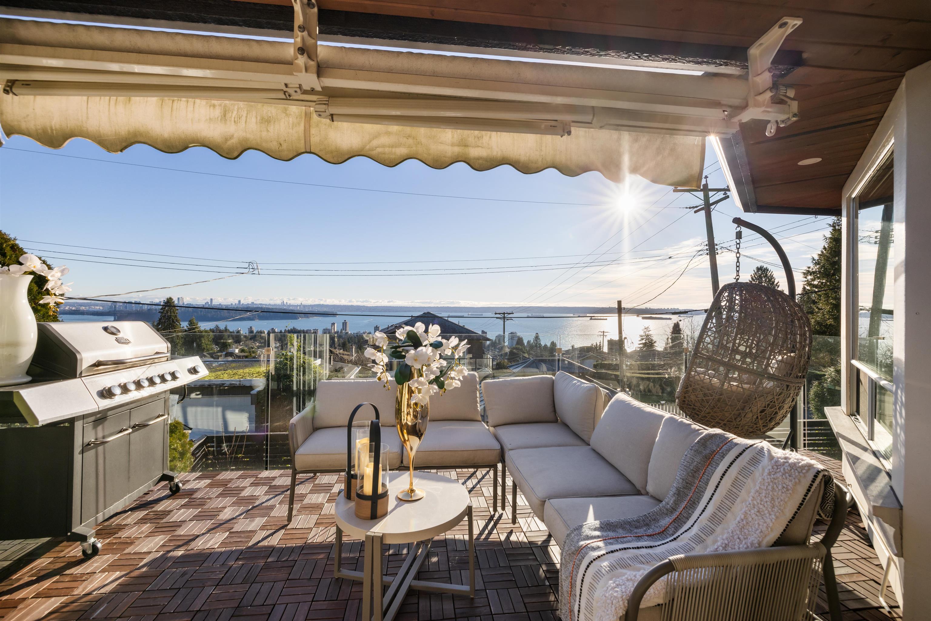 Listing image of 2198 ROSEBERY AVENUE