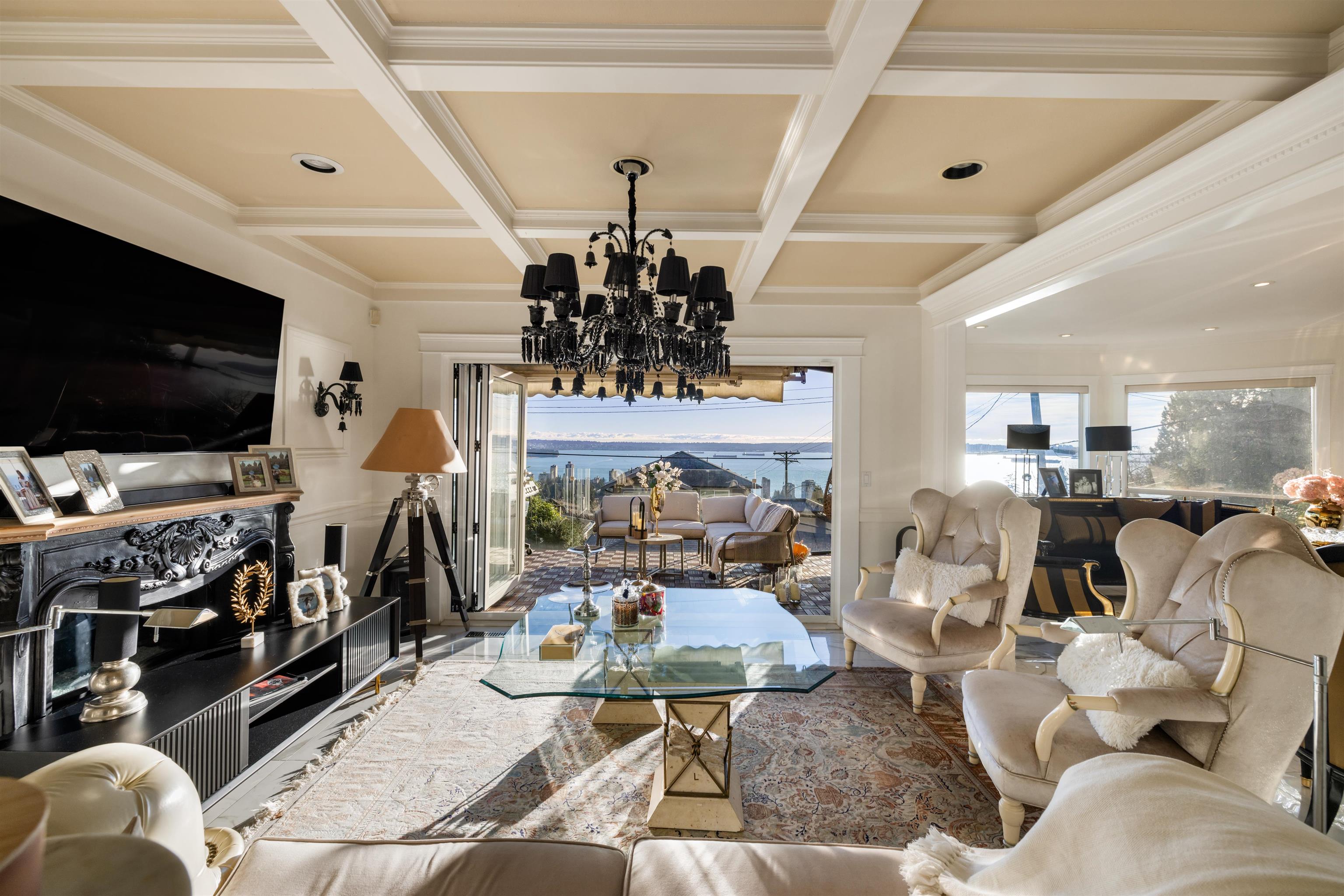Listing image of 2198 ROSEBERY AVENUE