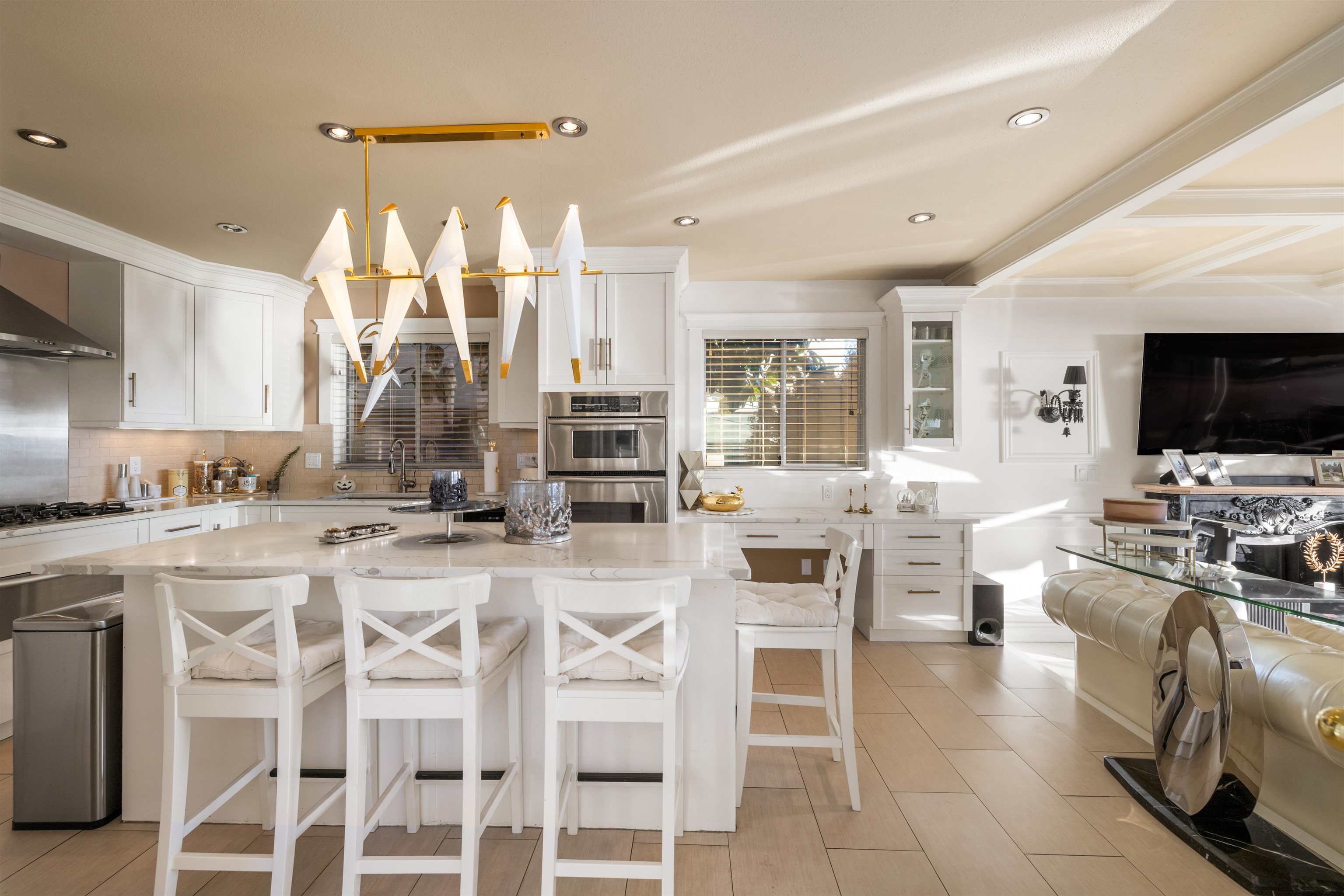 Listing image of 2198 ROSEBERY AVENUE