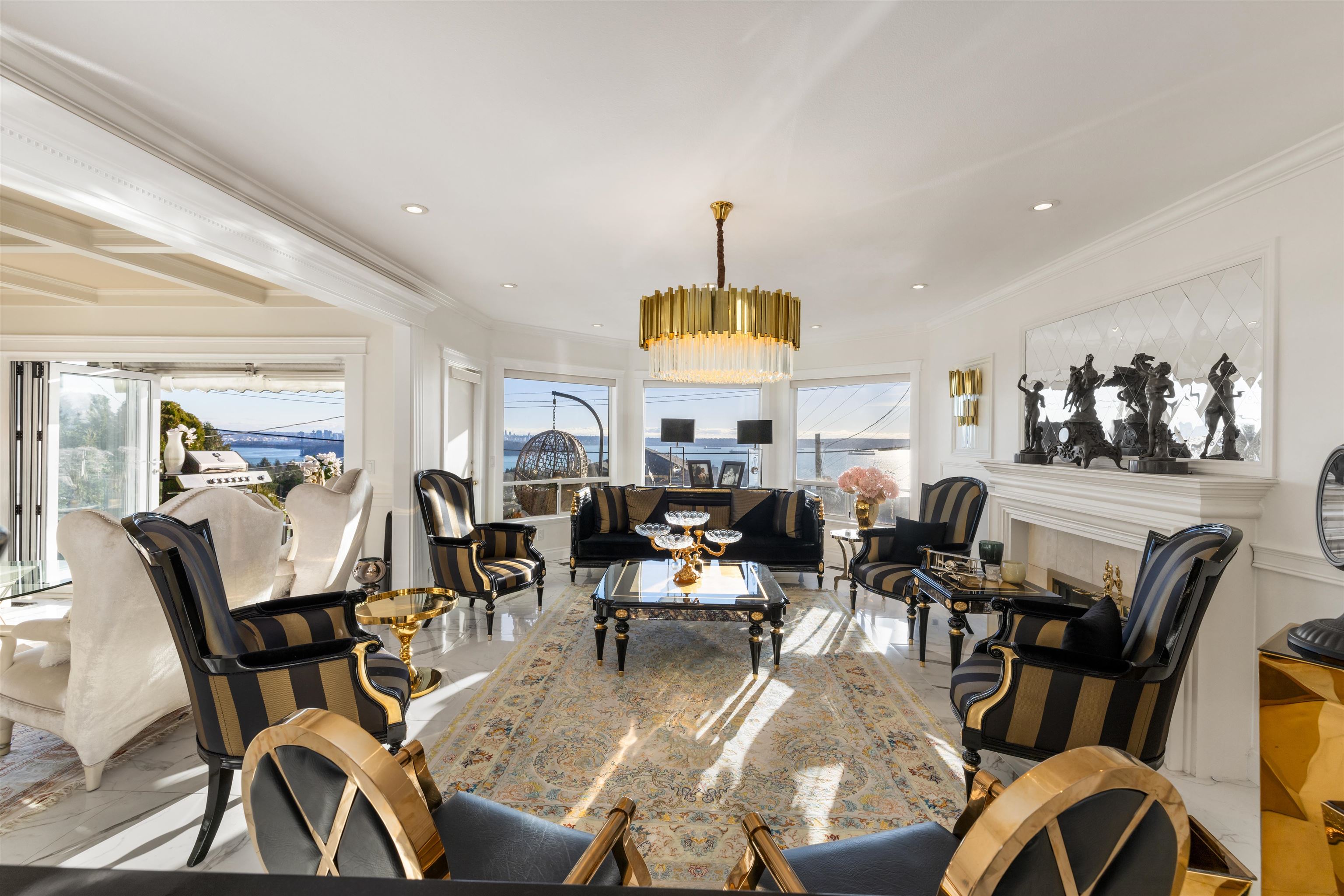 Listing image of 2198 ROSEBERY AVENUE