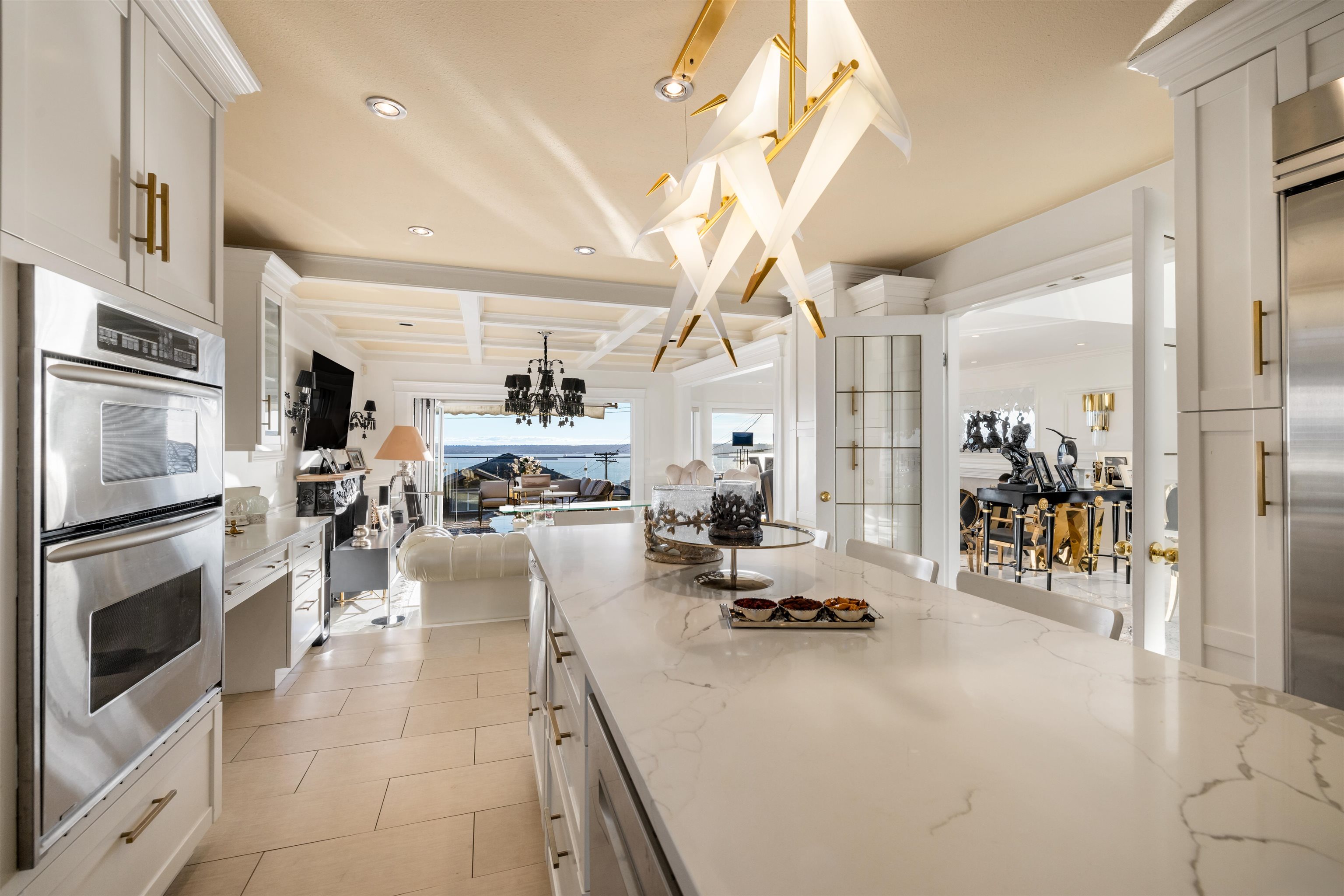 Listing image of 2198 ROSEBERY AVENUE