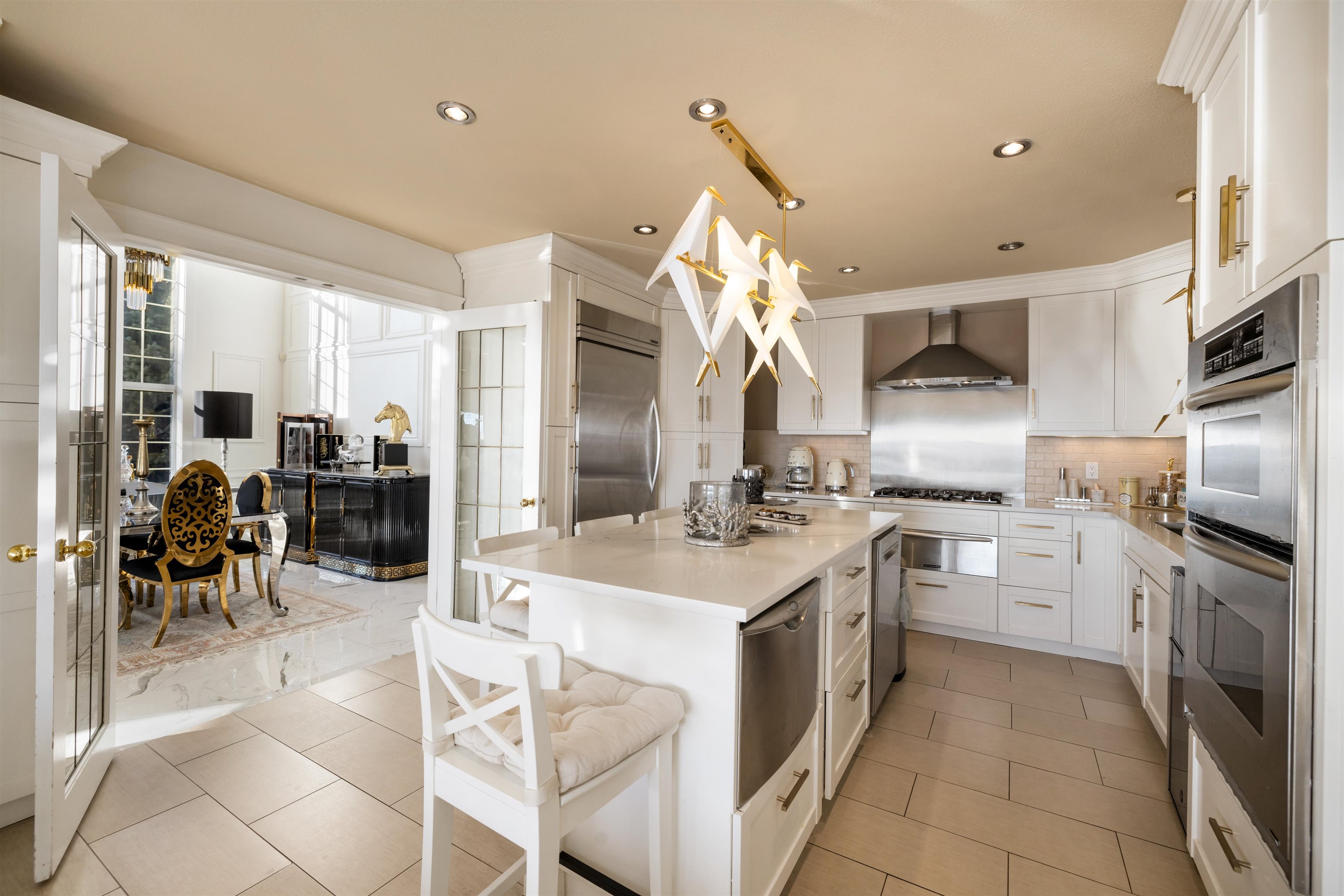 Listing image of 2198 ROSEBERY AVENUE
