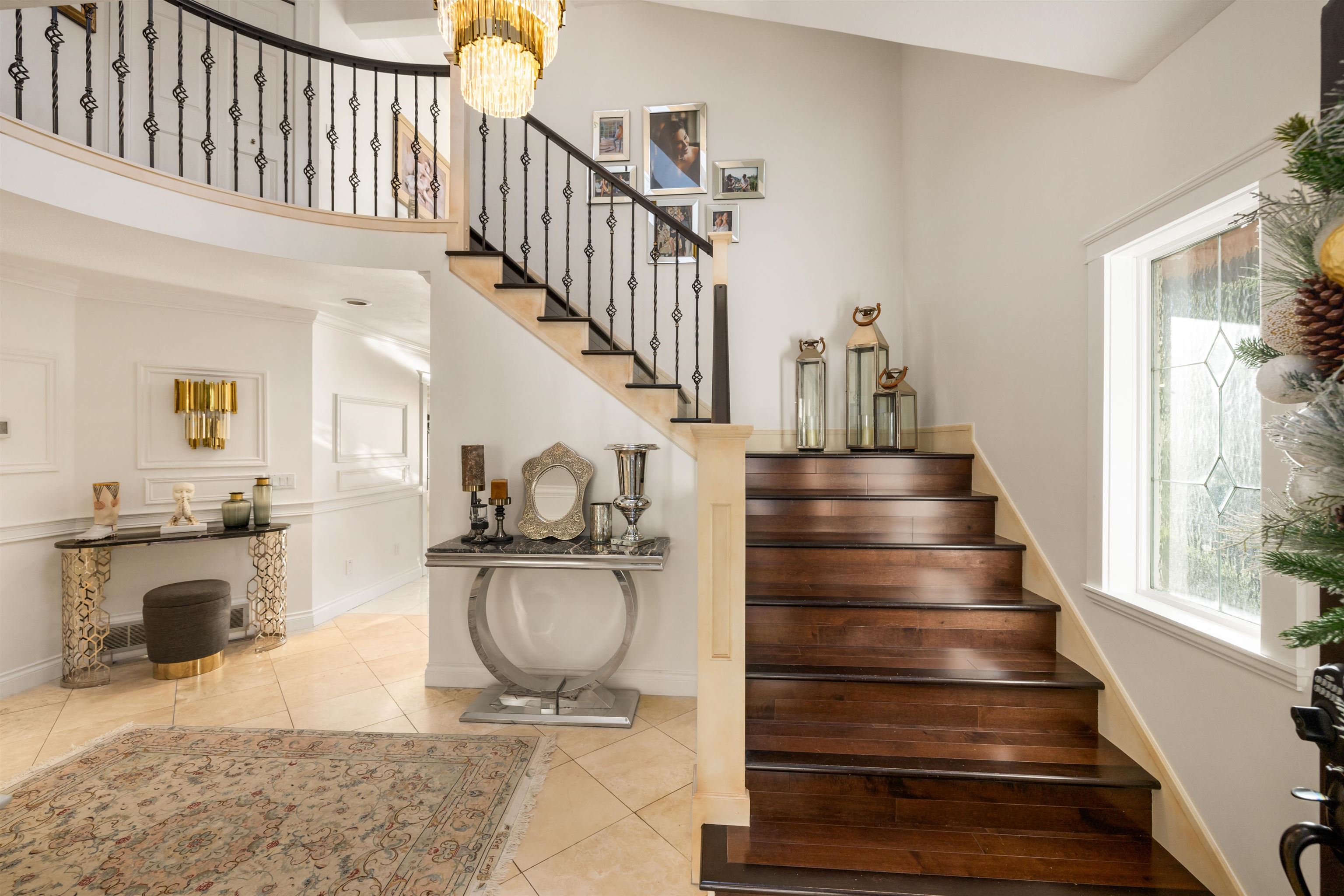 Listing image of 2198 ROSEBERY AVENUE