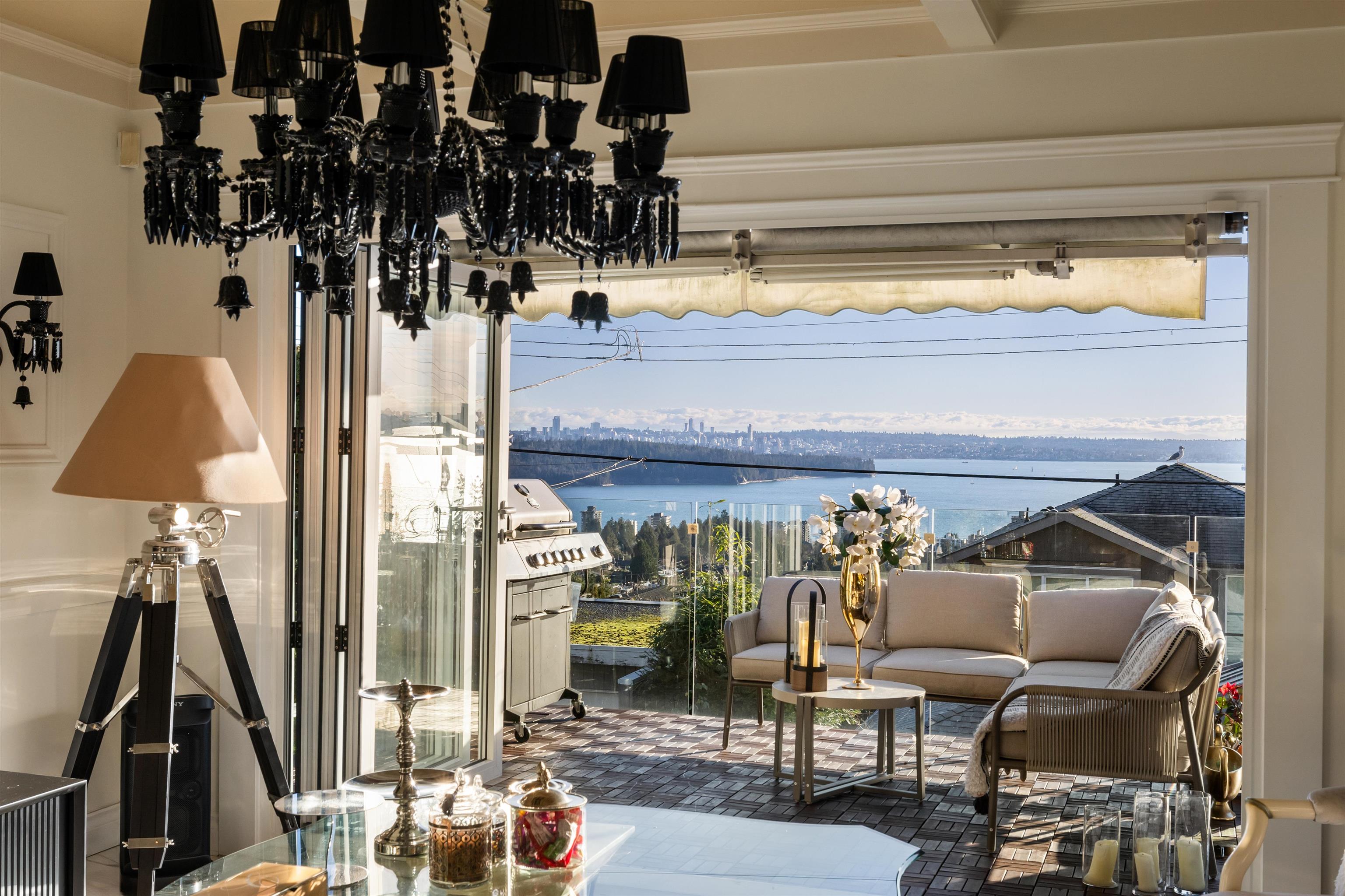 Listing image of 2198 ROSEBERY AVENUE