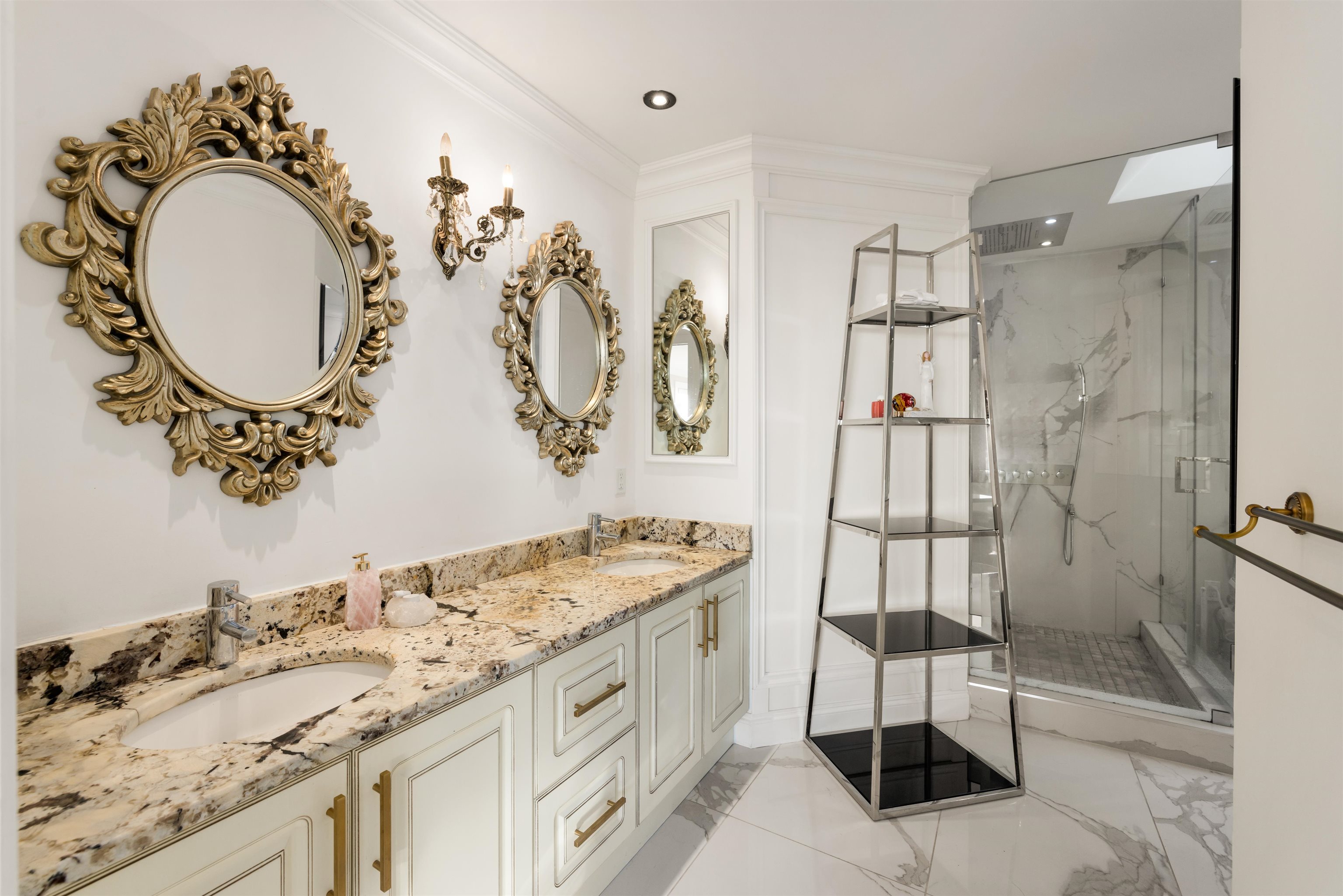 Listing image of 2198 ROSEBERY AVENUE
