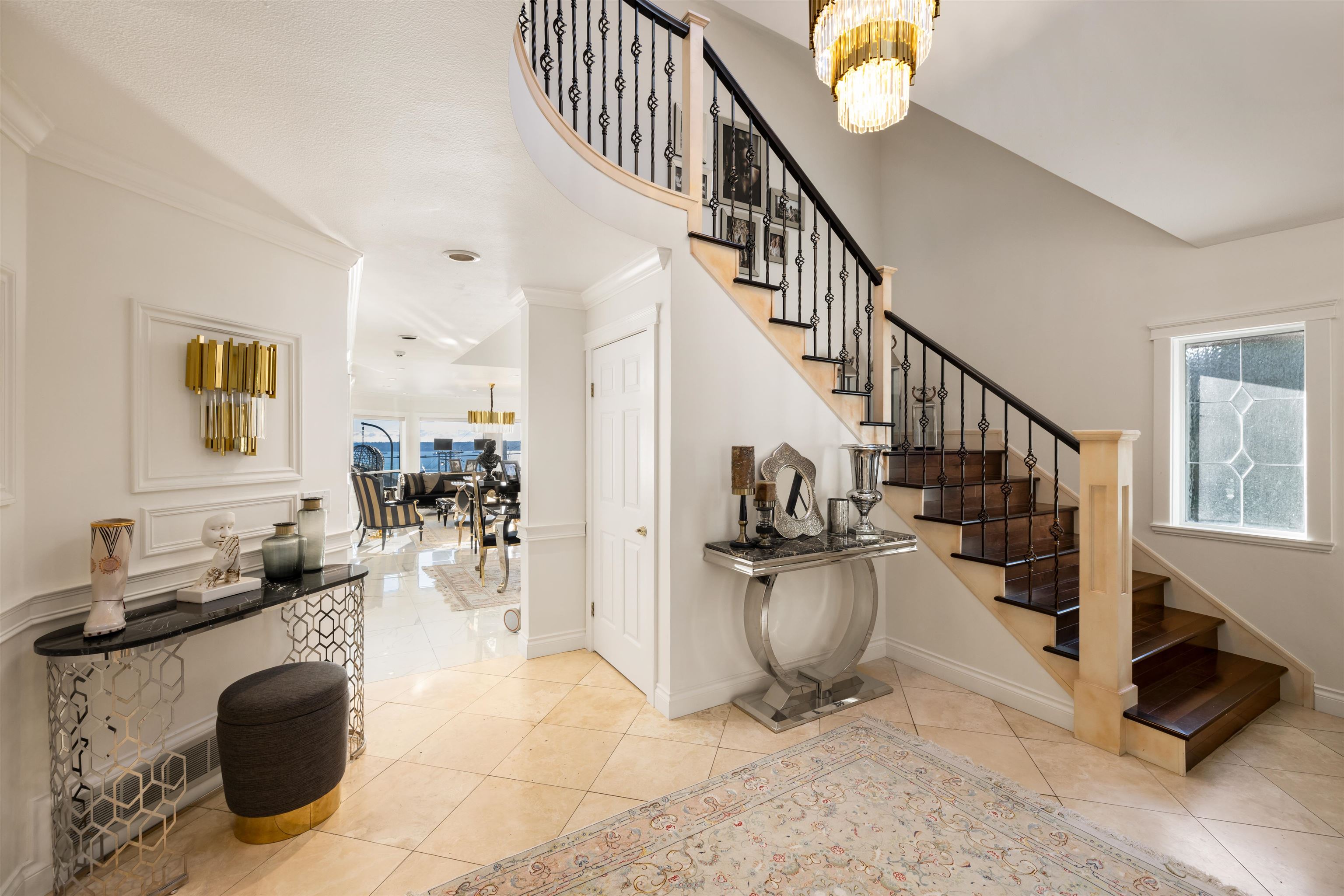 Listing image of 2198 ROSEBERY AVENUE