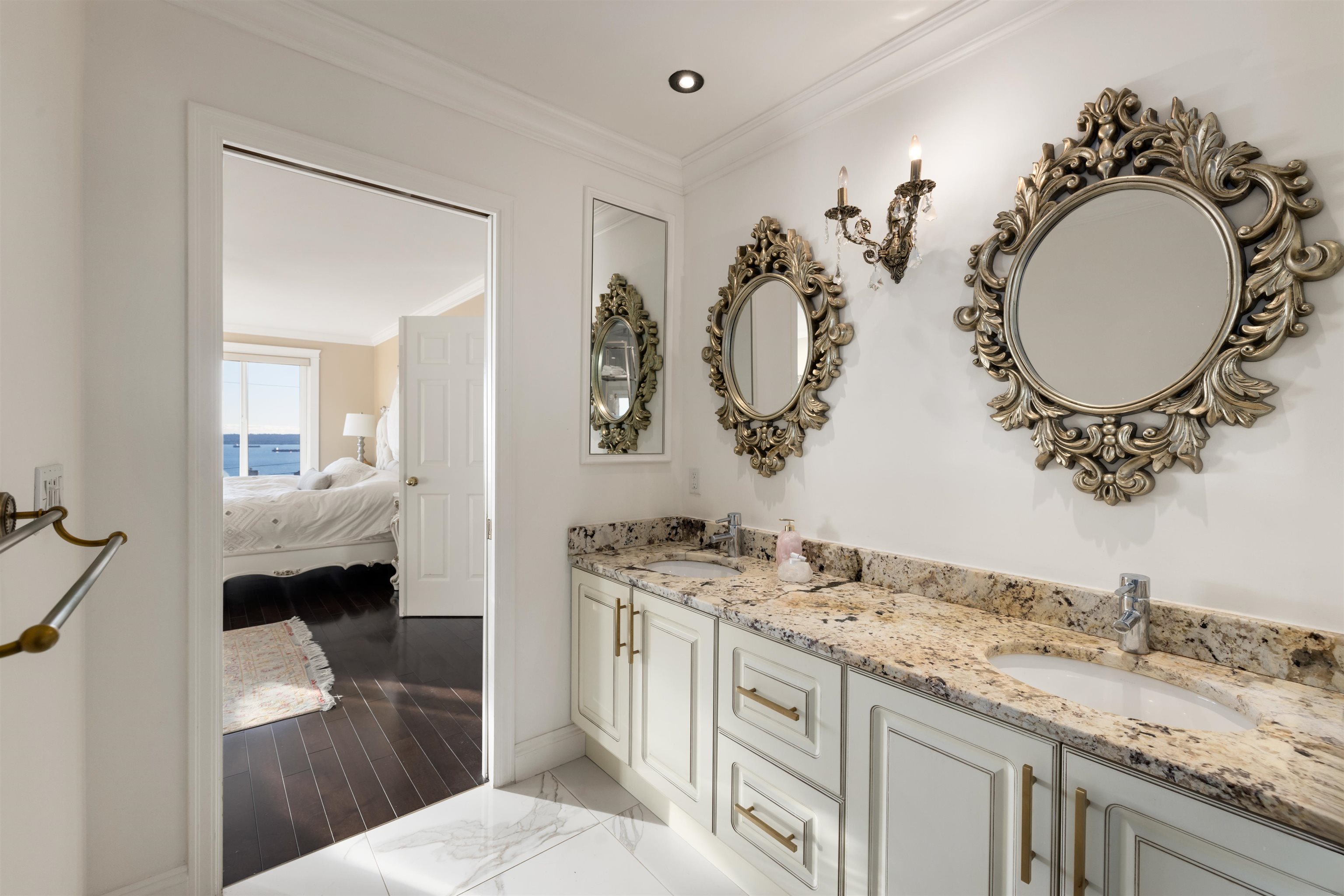 Listing image of 2198 ROSEBERY AVENUE
