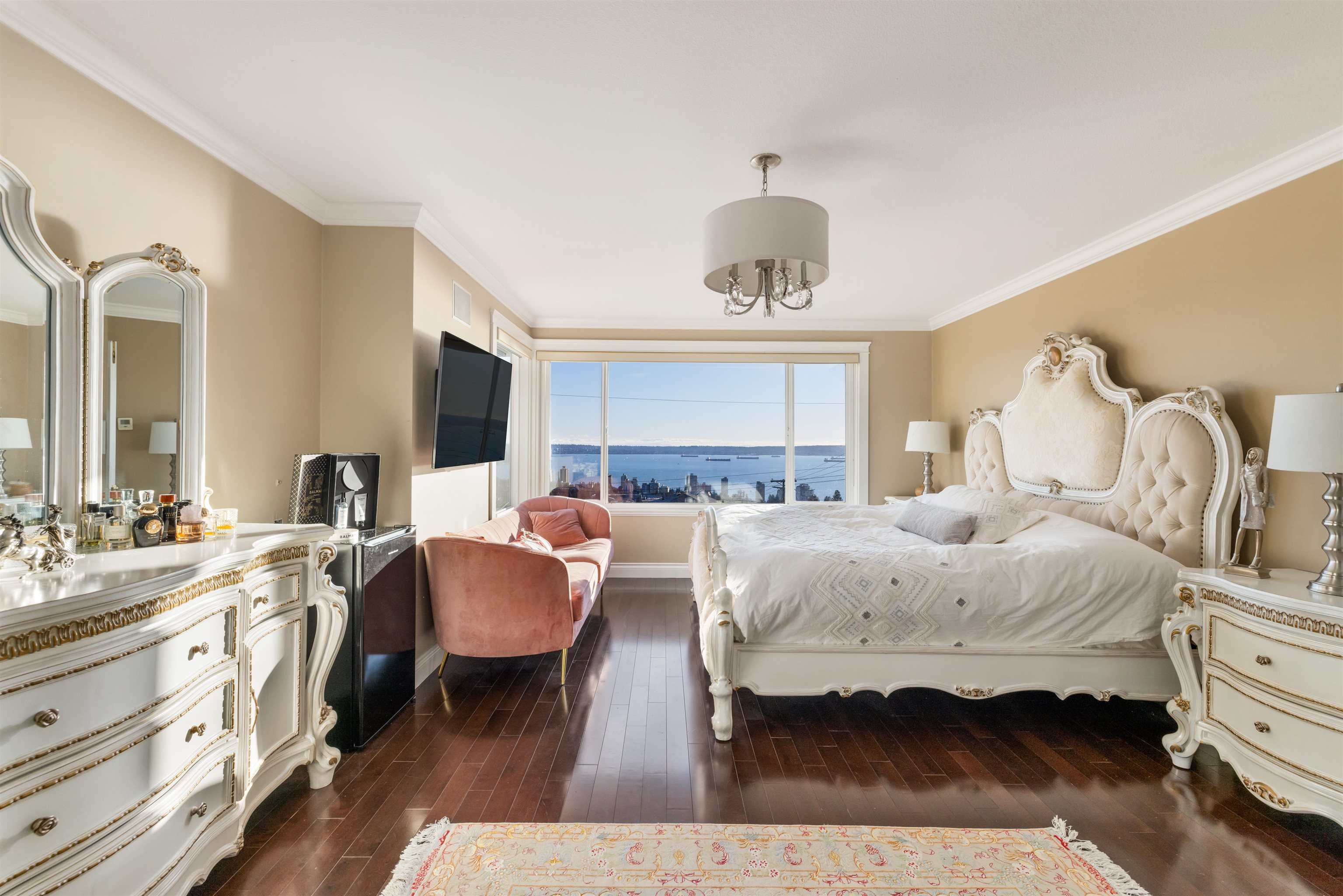 Listing image of 2198 ROSEBERY AVENUE